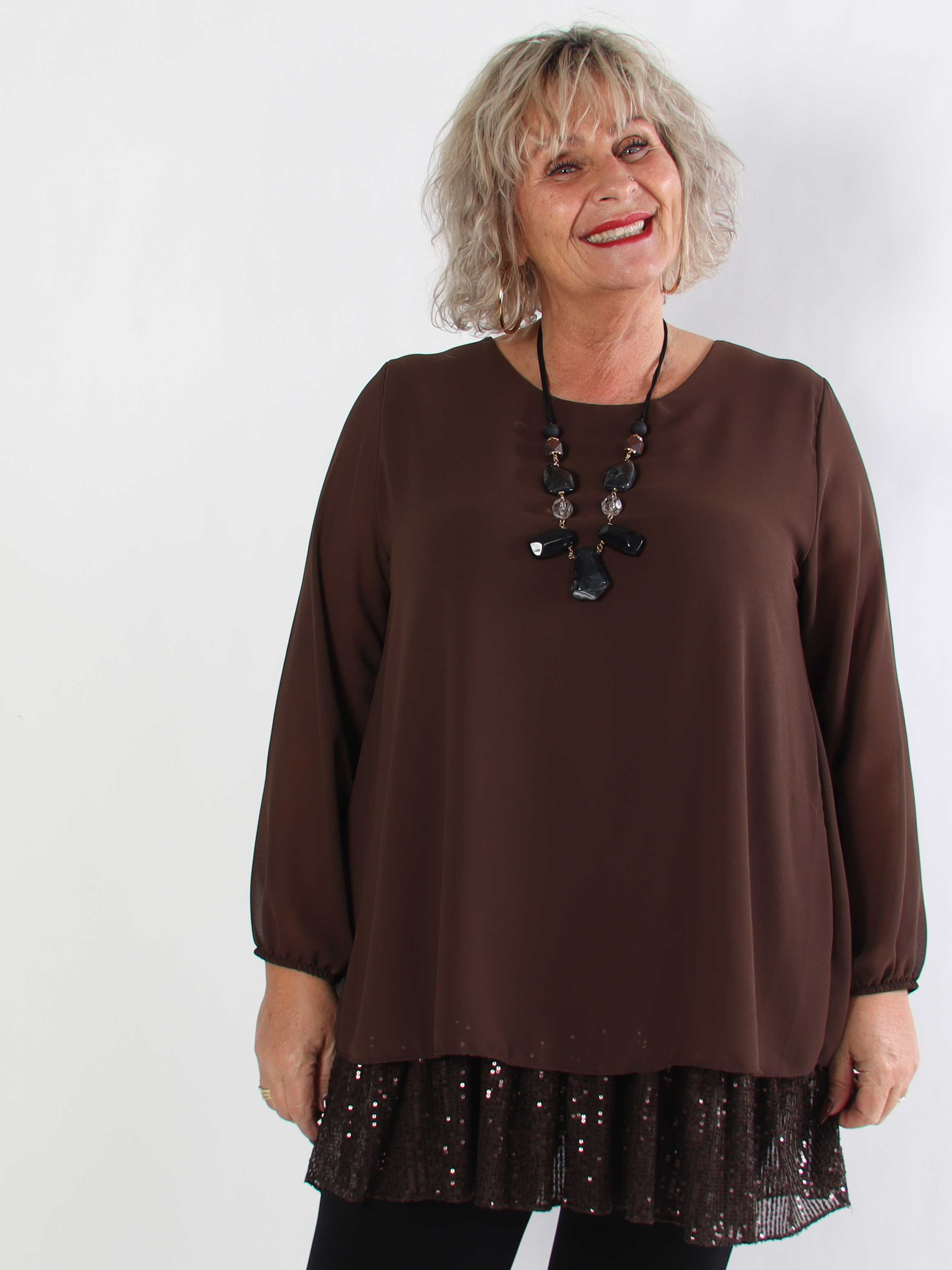 Kamilla - Festredo plus size tunikaklänning med chiffonglager och paljetter