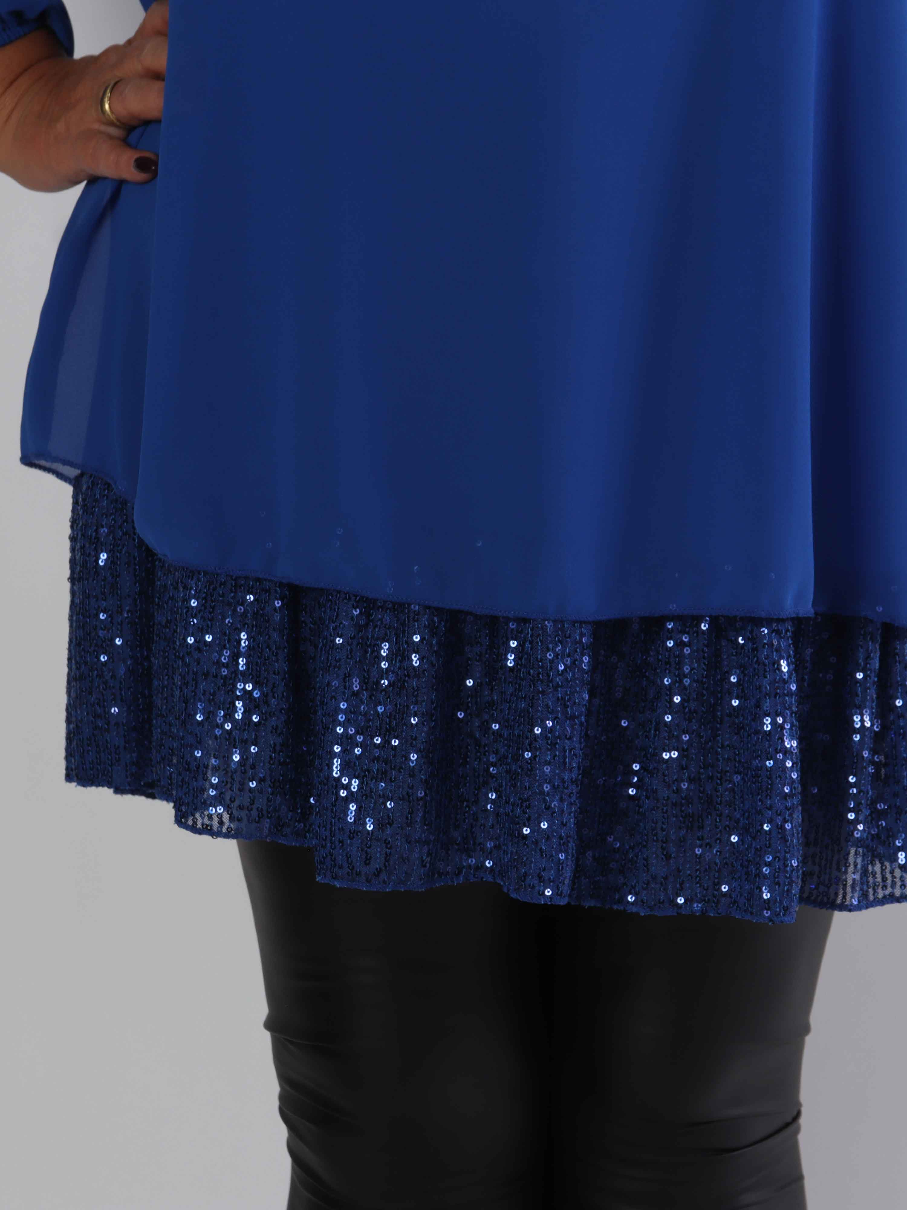 Kamilla - Festredo plus size tunikaklänning med chiffonglager och paljetter