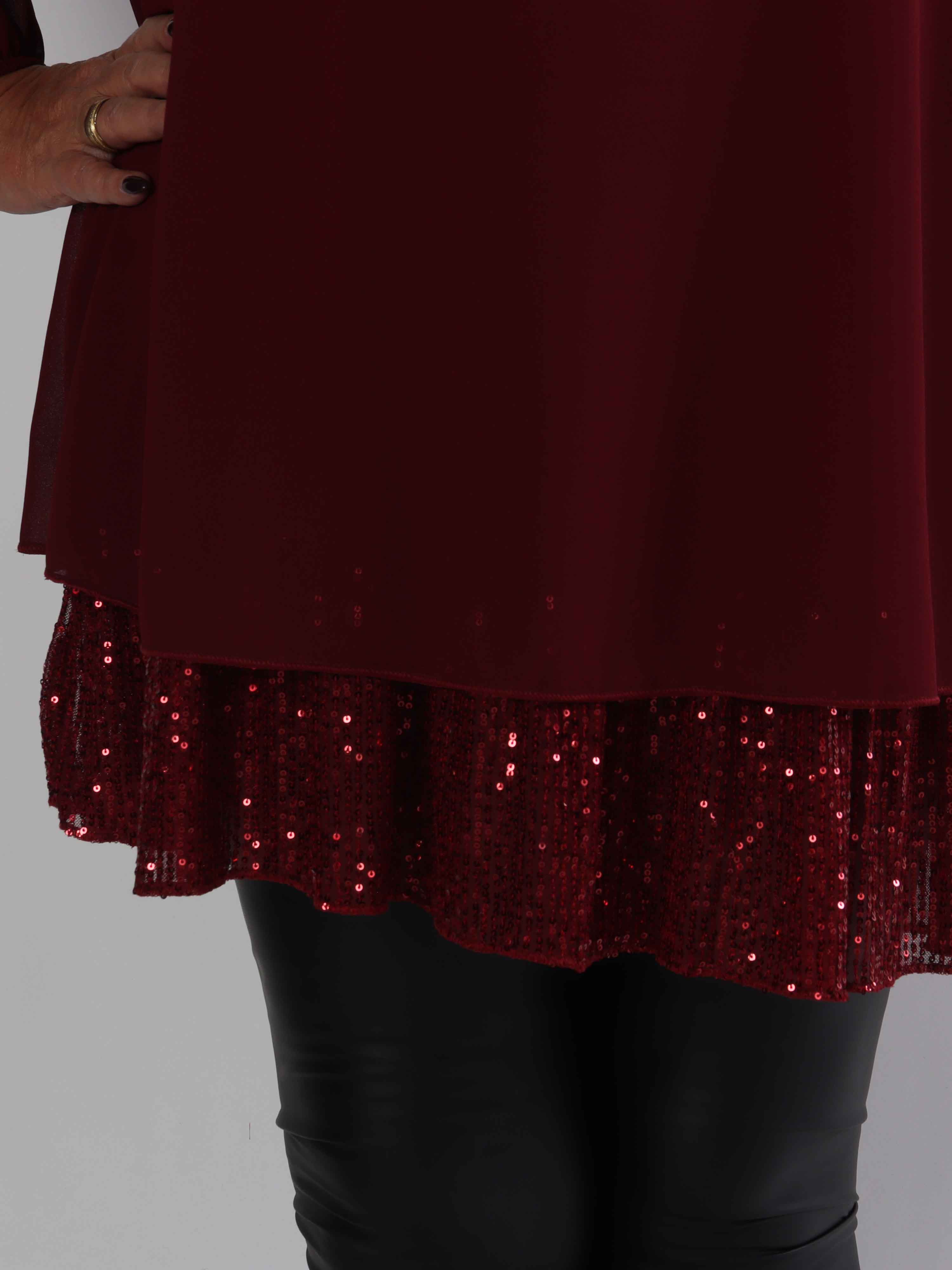 Kamilla - Festredo plus size tunikaklänning med chiffonglager och paljetter