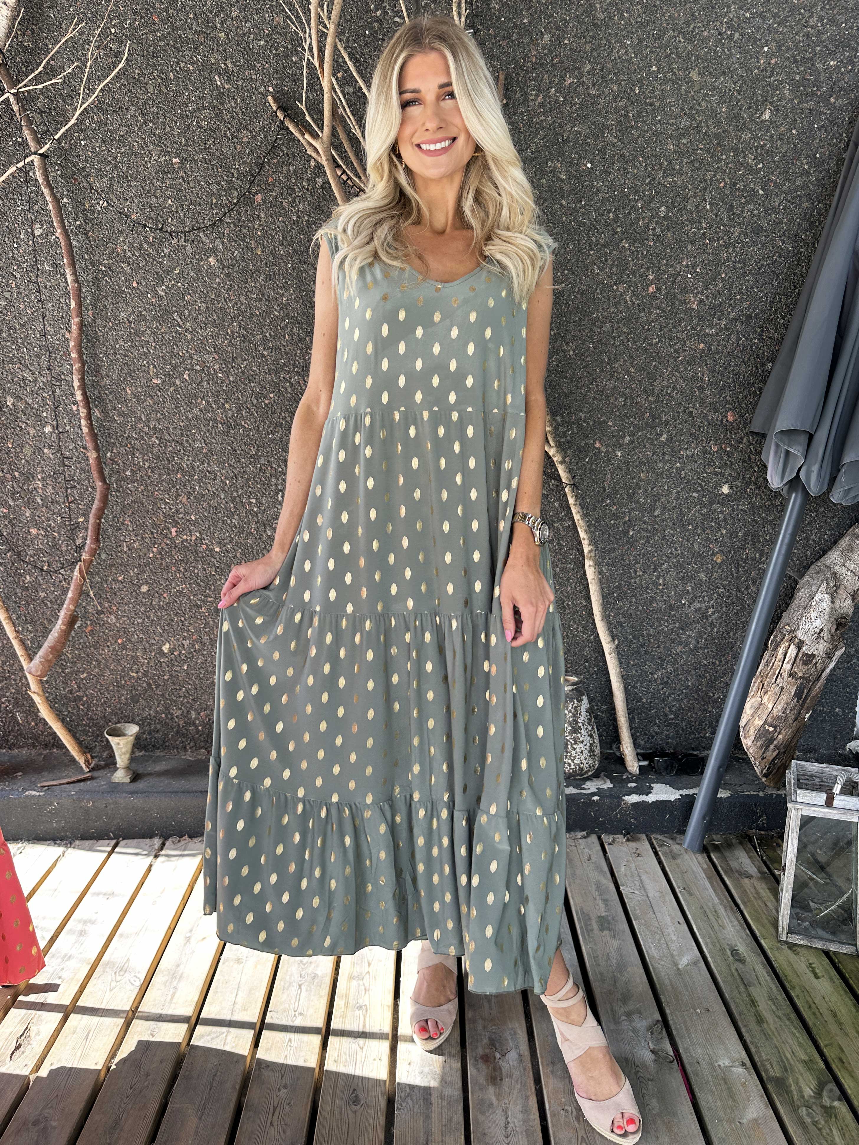 Karini Gold - Lång elastisk klänning med prickar i guld