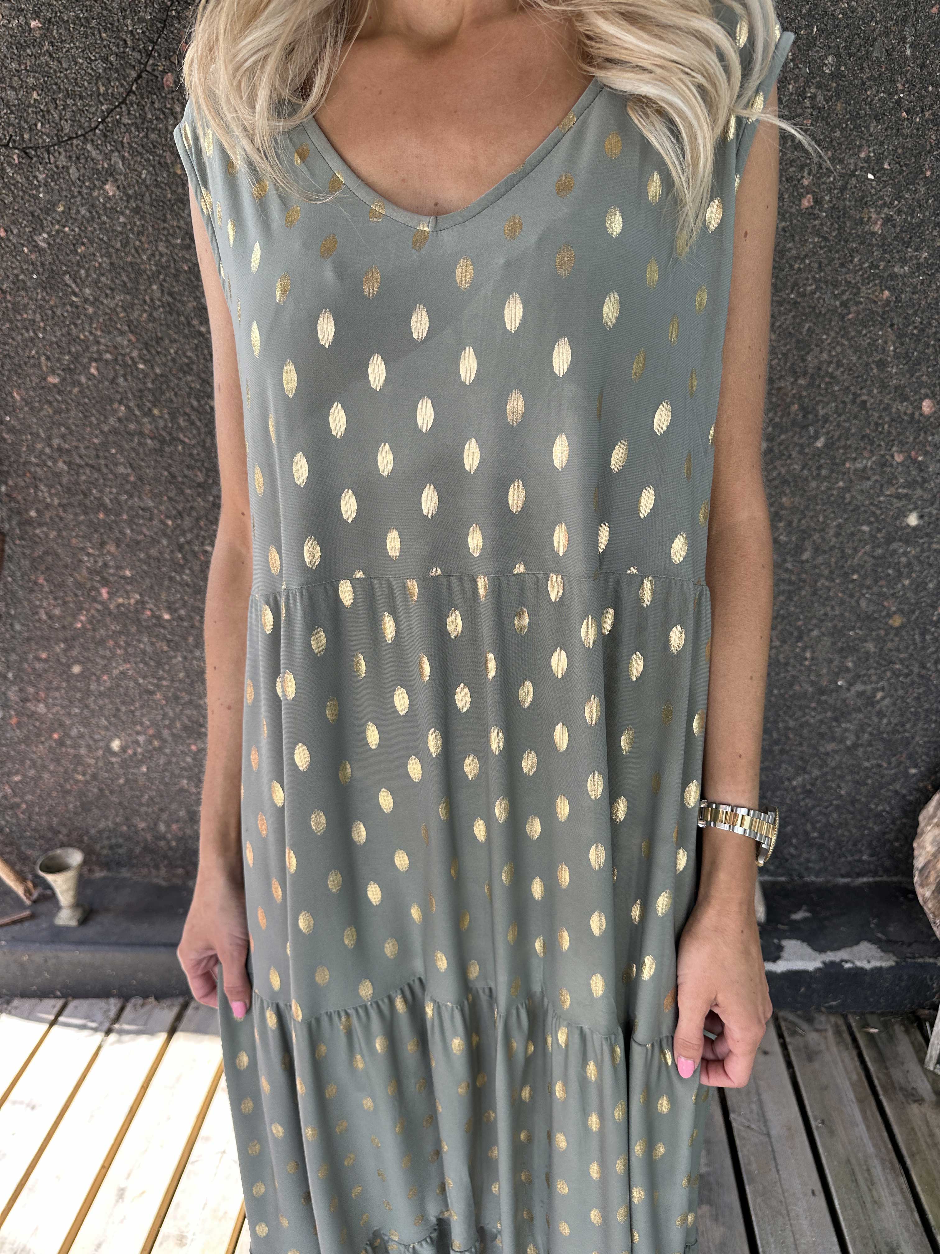 Karini Gold - Lång elastisk klänning med prickar i guld