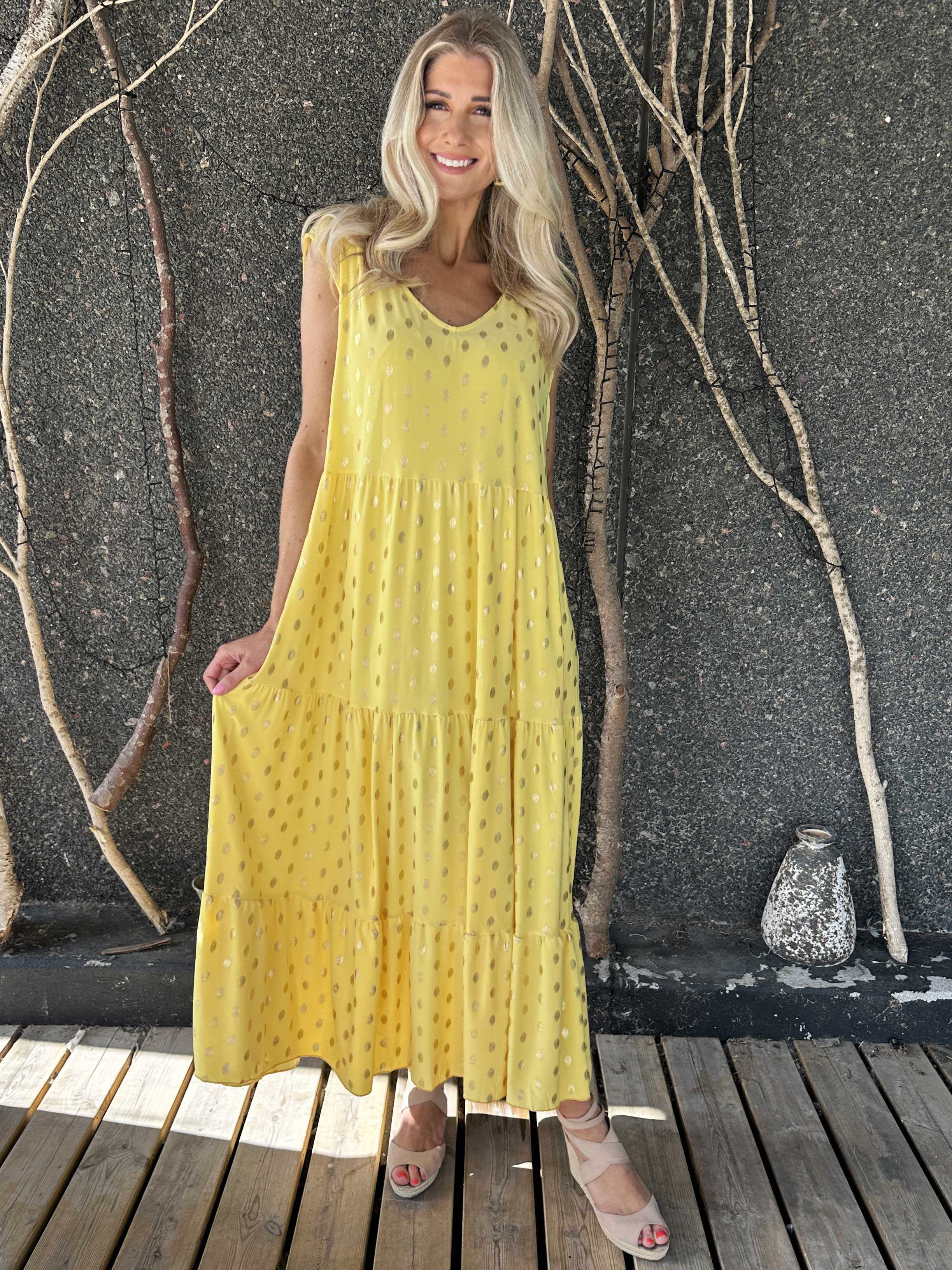 Karini Gold - Lång elastisk klänning med prickar i guld