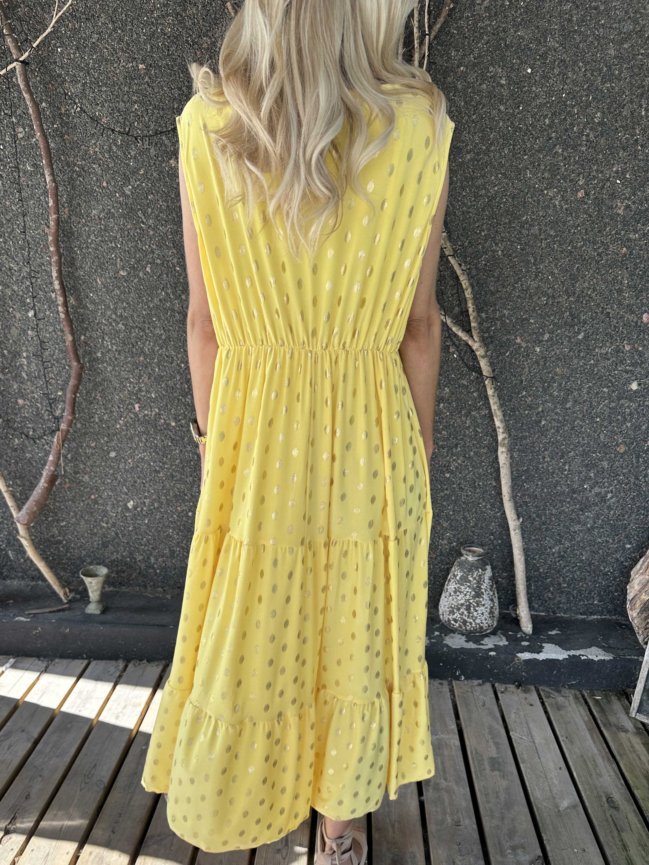 Karini Gold - Lång elastisk klänning med prickar i guld