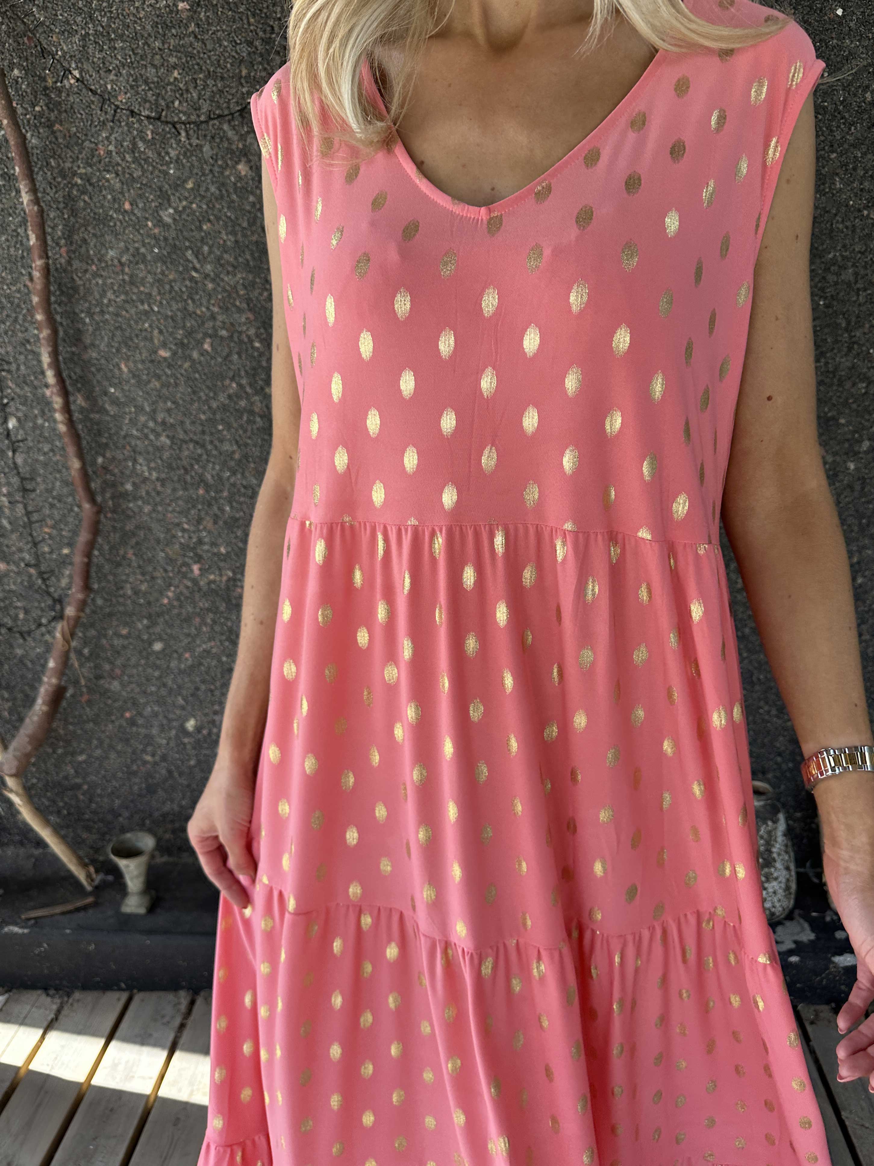 Karini Gold - Lång elastisk klänning med prickar i guld