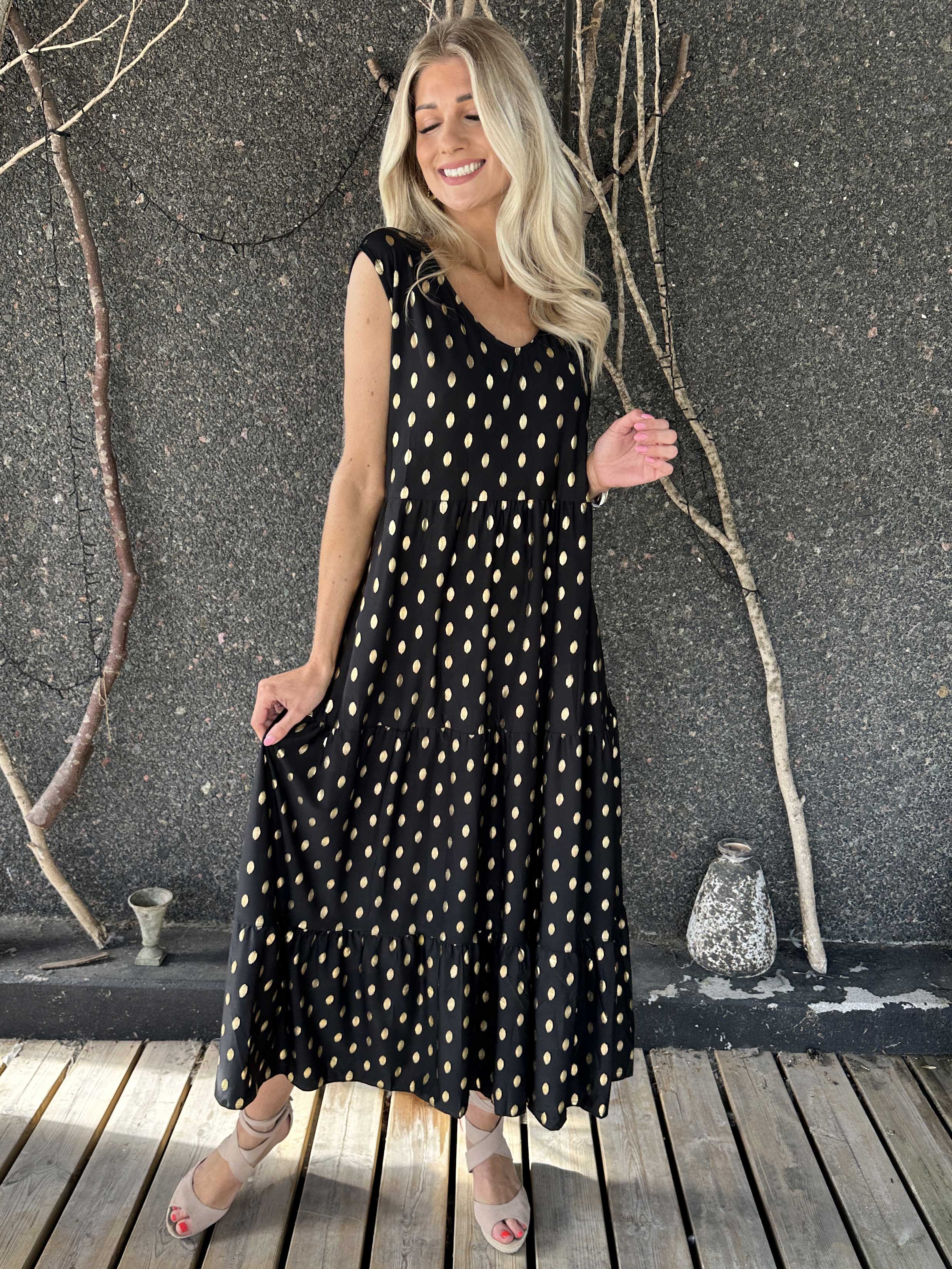 Karini Gold - Lång elastisk klänning med prickar i guld