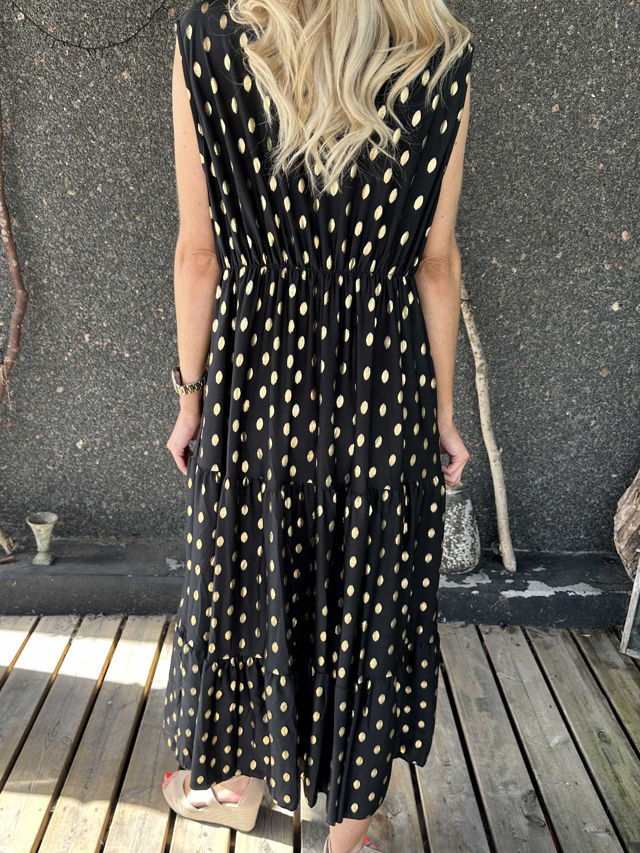Karini Gold - Lång elastisk klänning med prickar i guld