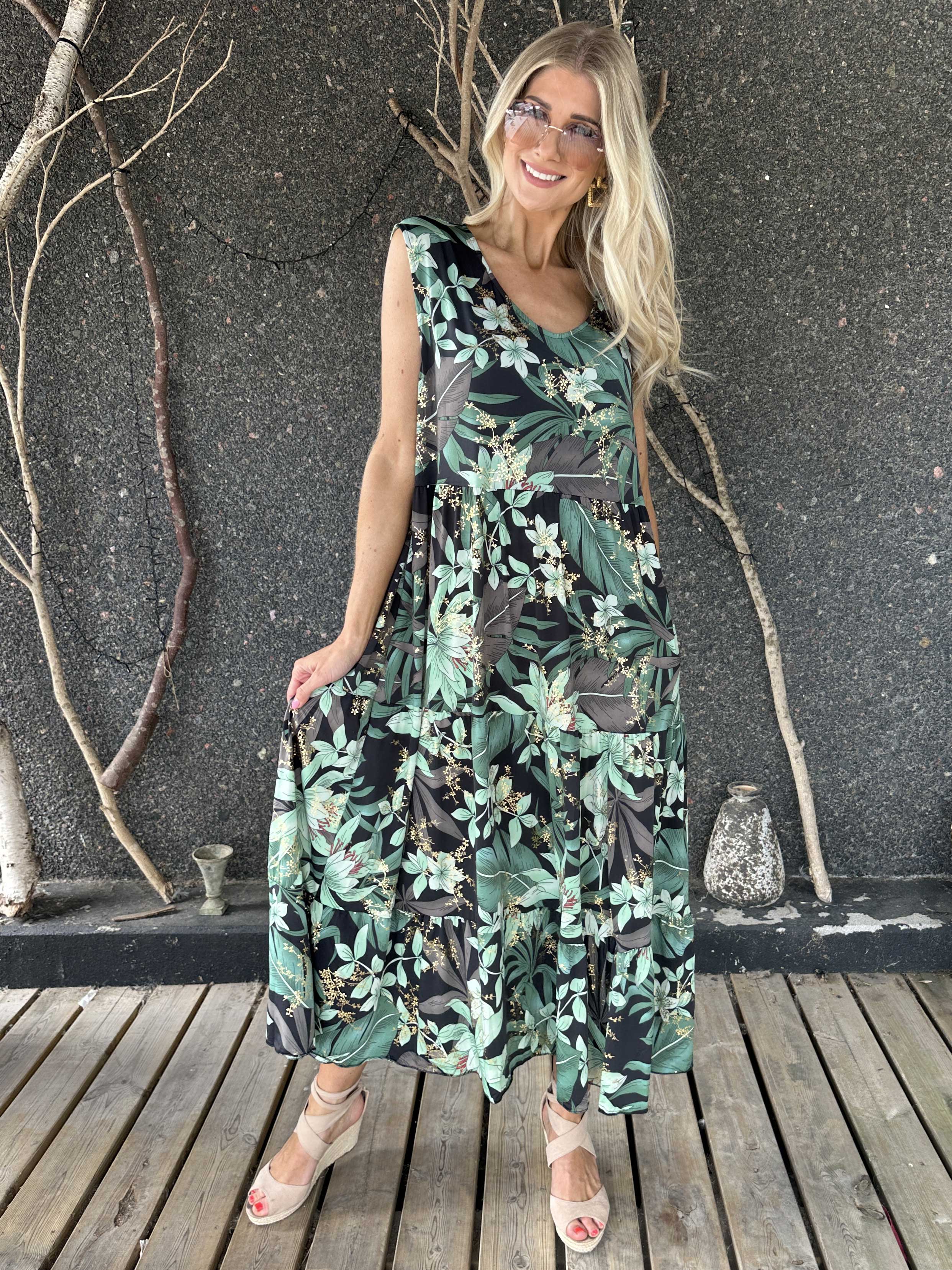 Karini - Lång elastisk blommig klänning med lager på lager look