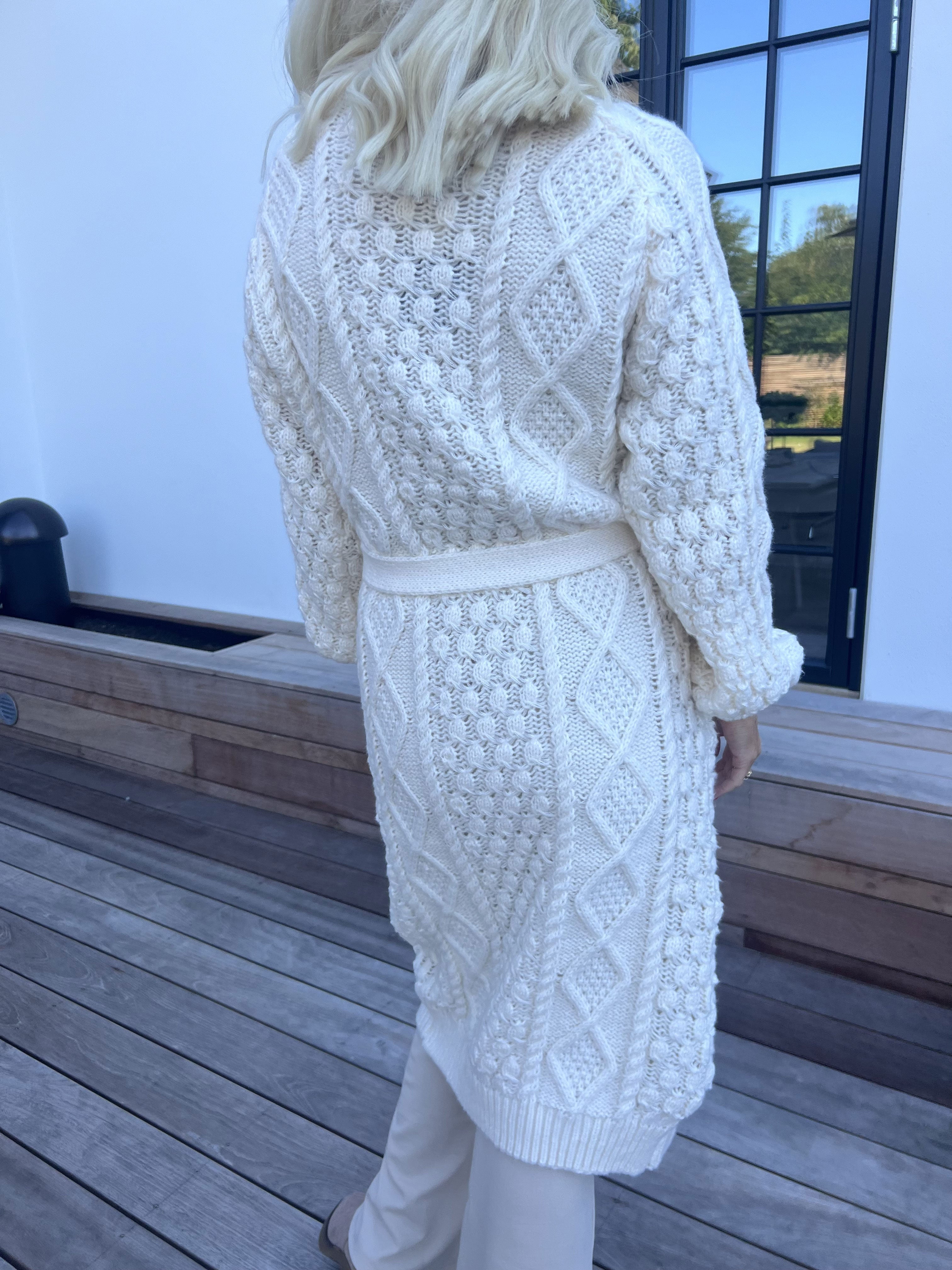 Karui - Snygg stickad kofta med knytband