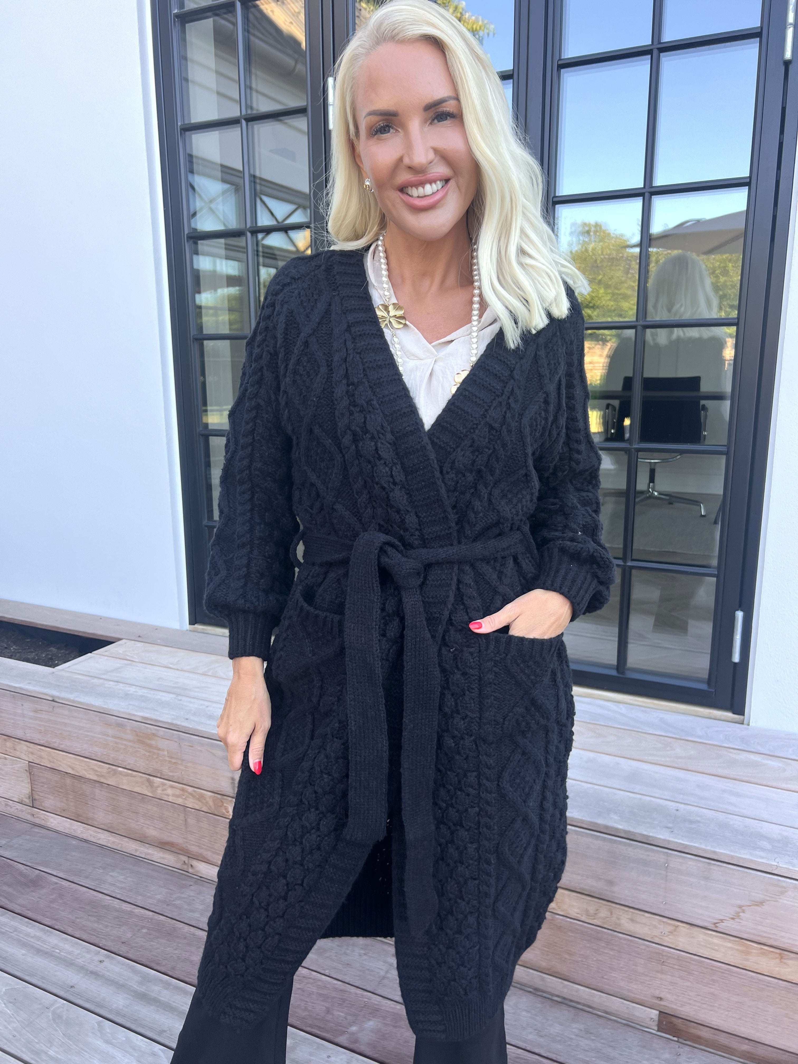 Karui - Snygg stickad kofta med knytband