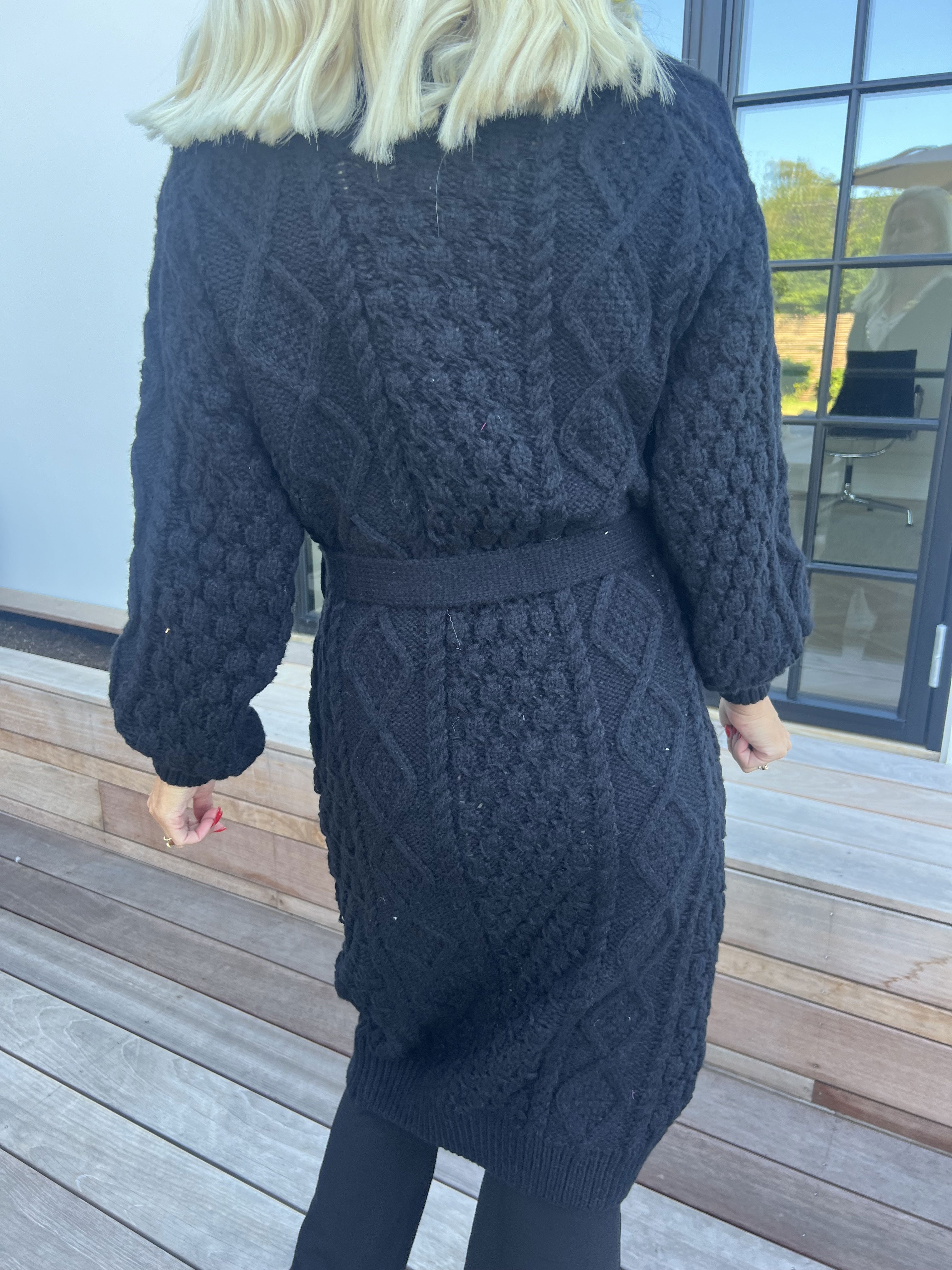 Karui - Snygg stickad kofta med knytband