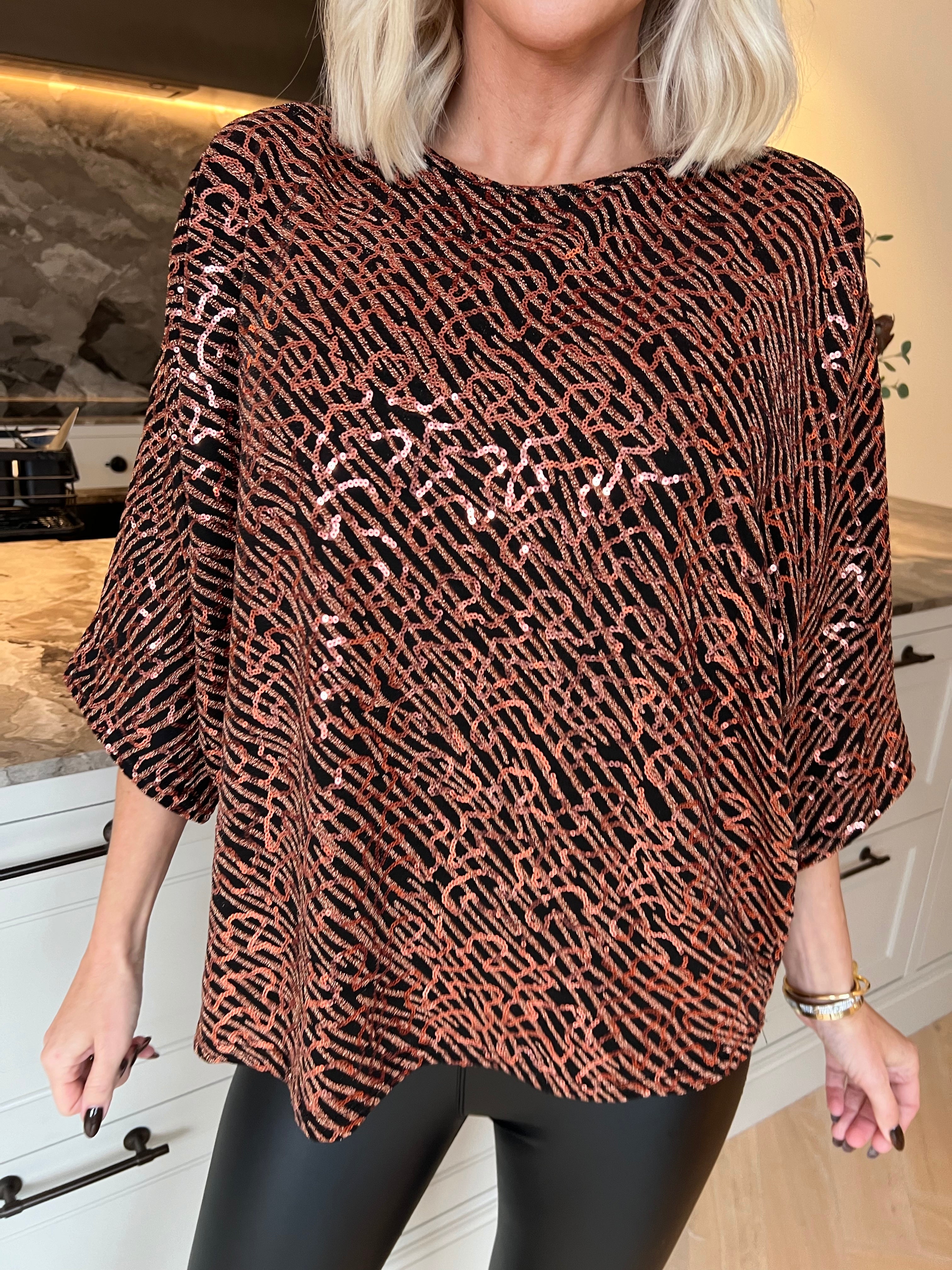 Kate - Festlig tunika med glittrande trådar och fina paljetter som ger en glamorös look