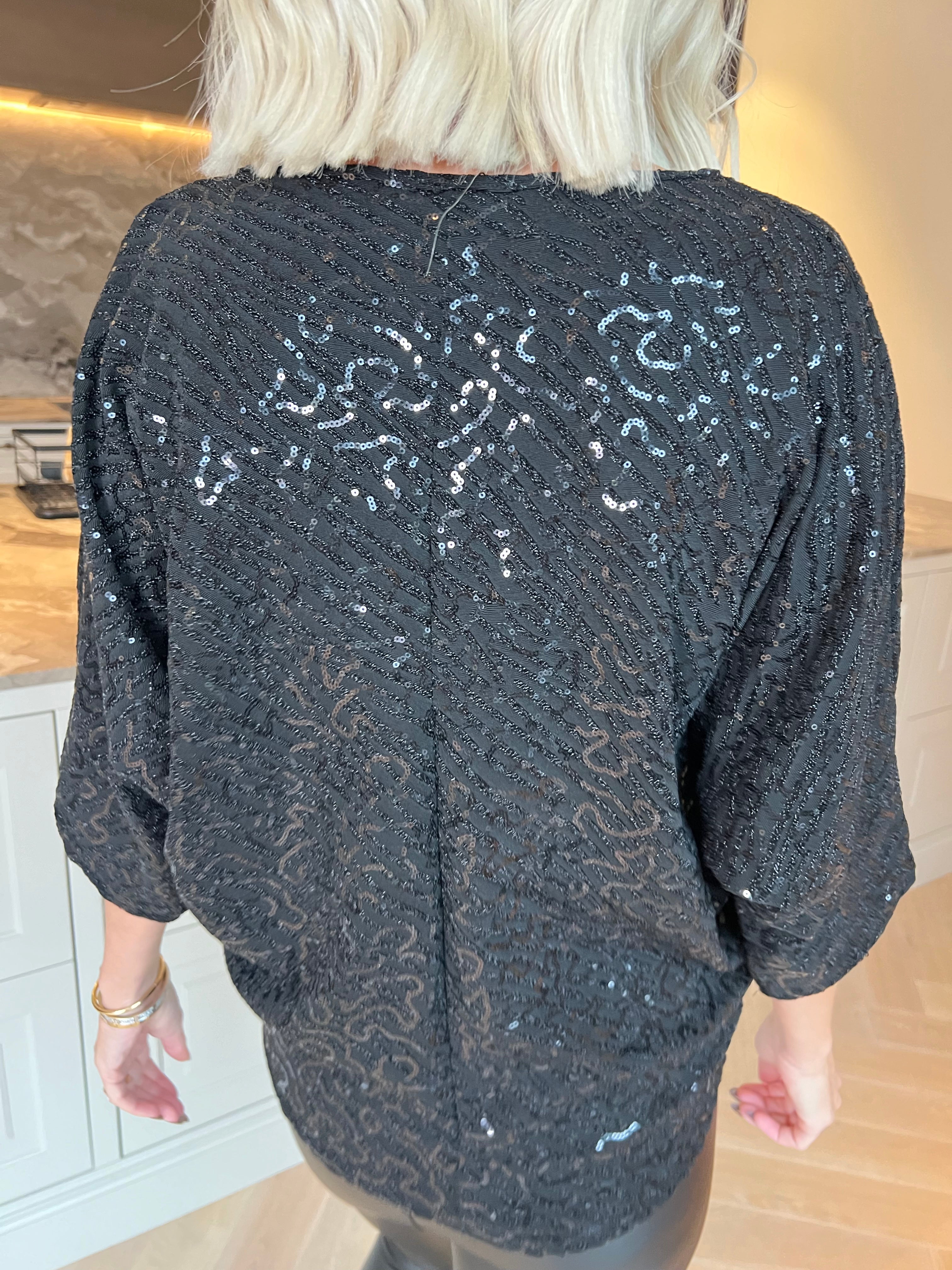 Kate - Festlig tunika med glittrande trådar och fina paljetter som ger en glamorös look