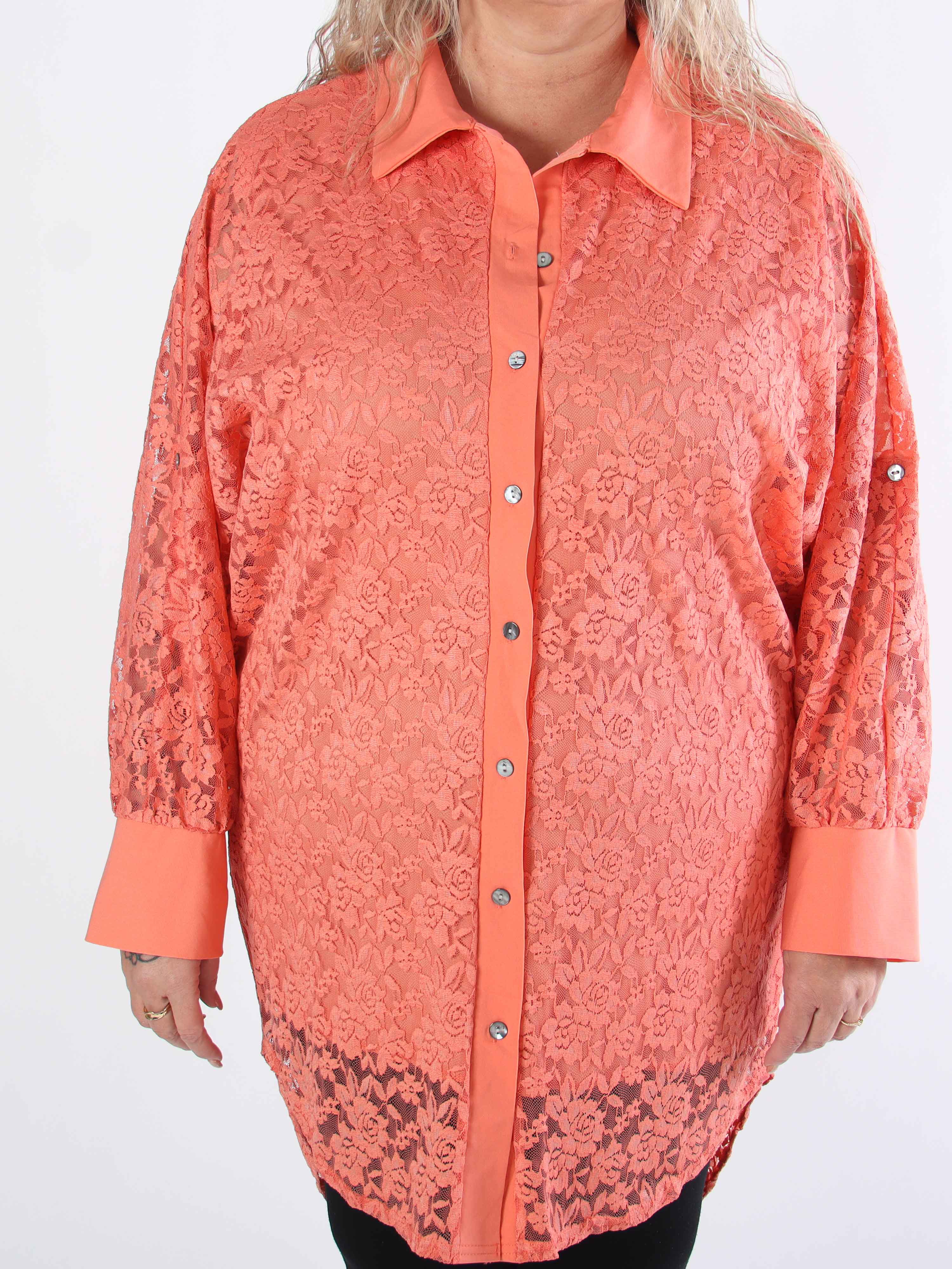 Katherine - Söt plus size-skjorta i spets