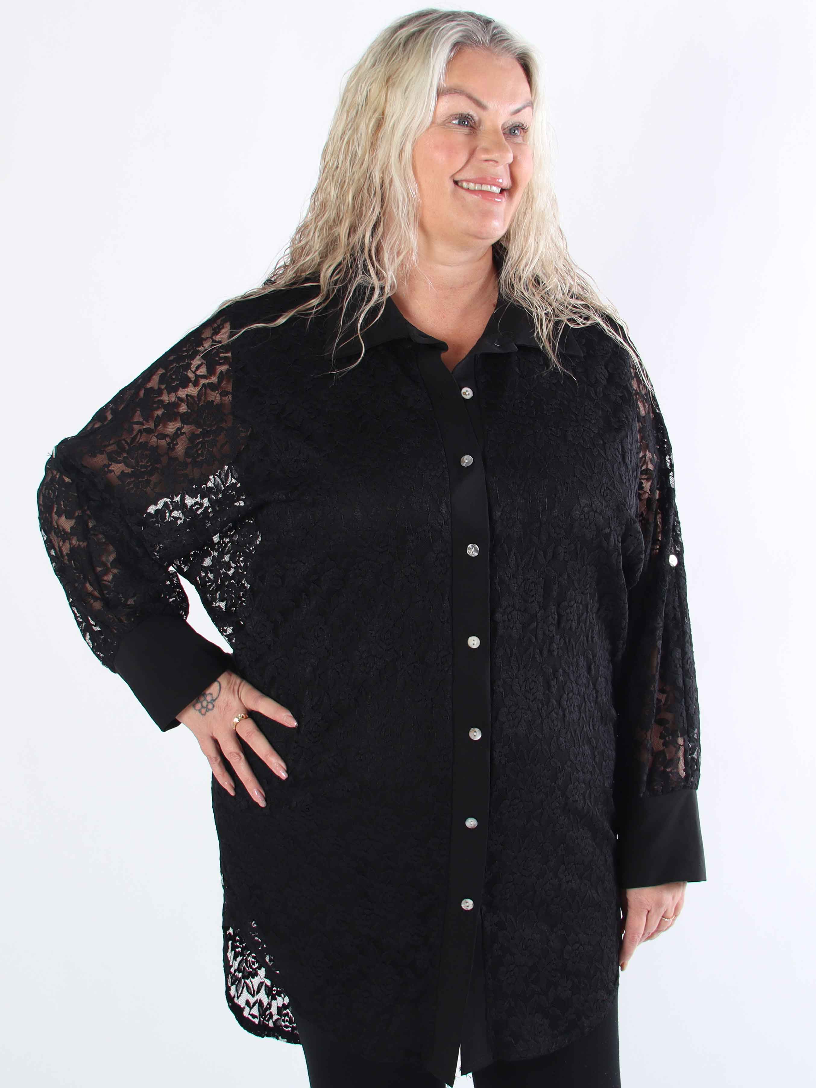 Katherine - Söt plus size-skjorta i spets