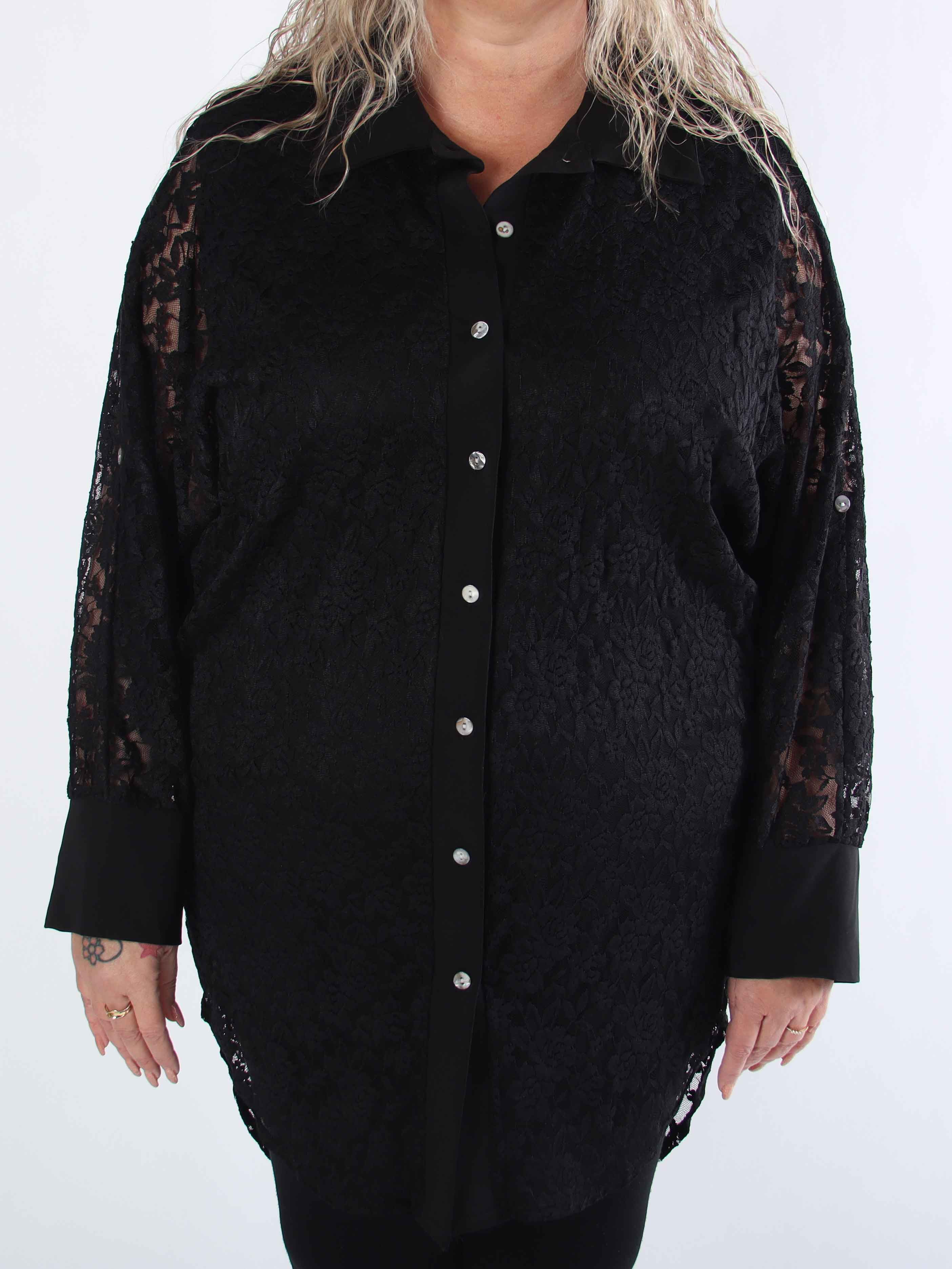 Katherine - Söt plus size-skjorta i spets