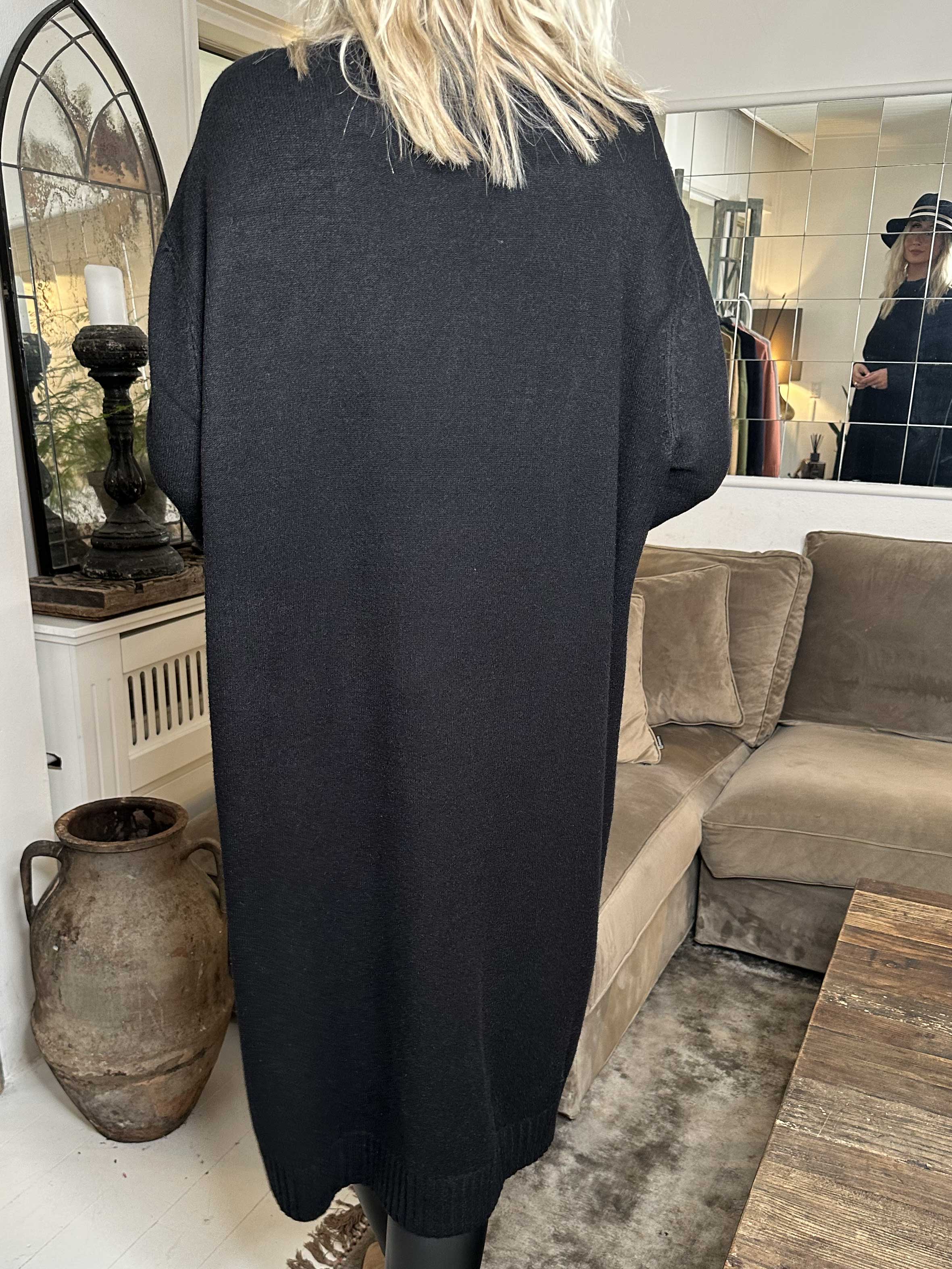 Katia - Snygg mjuk stickad klänning