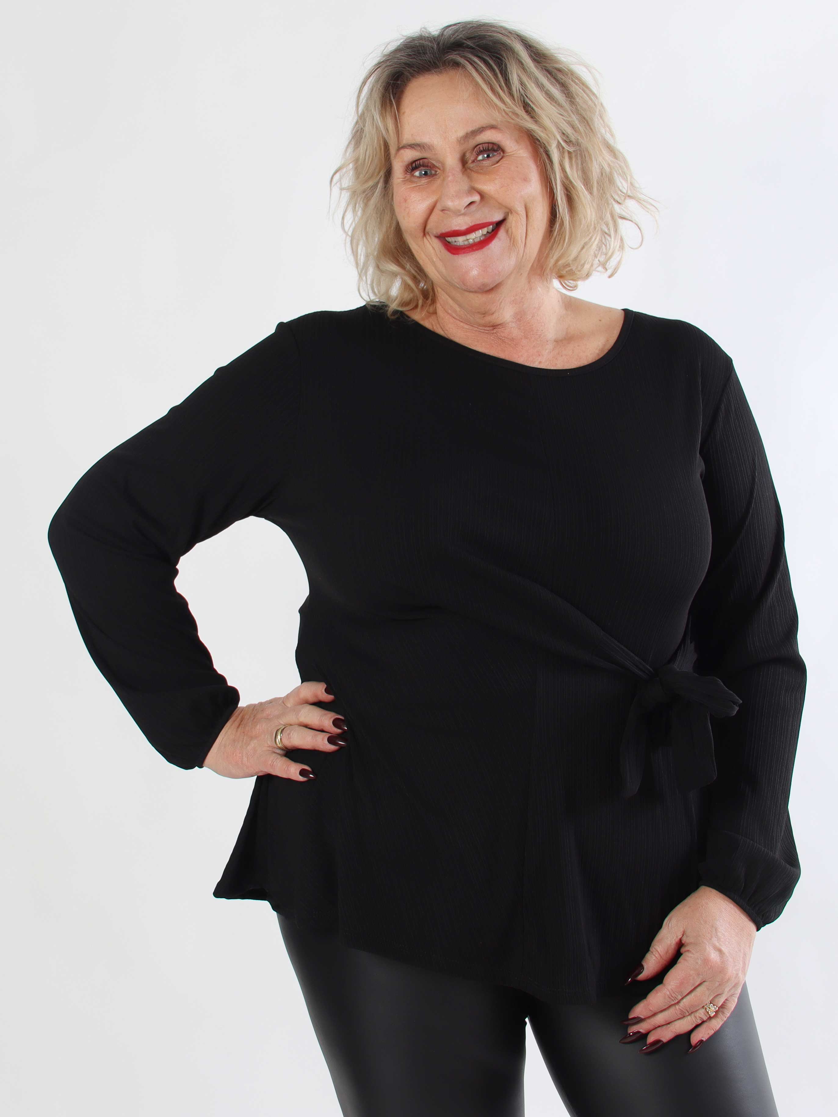 Katie - Sød langærmet plus size tunika med fin sløjfedetalje foran