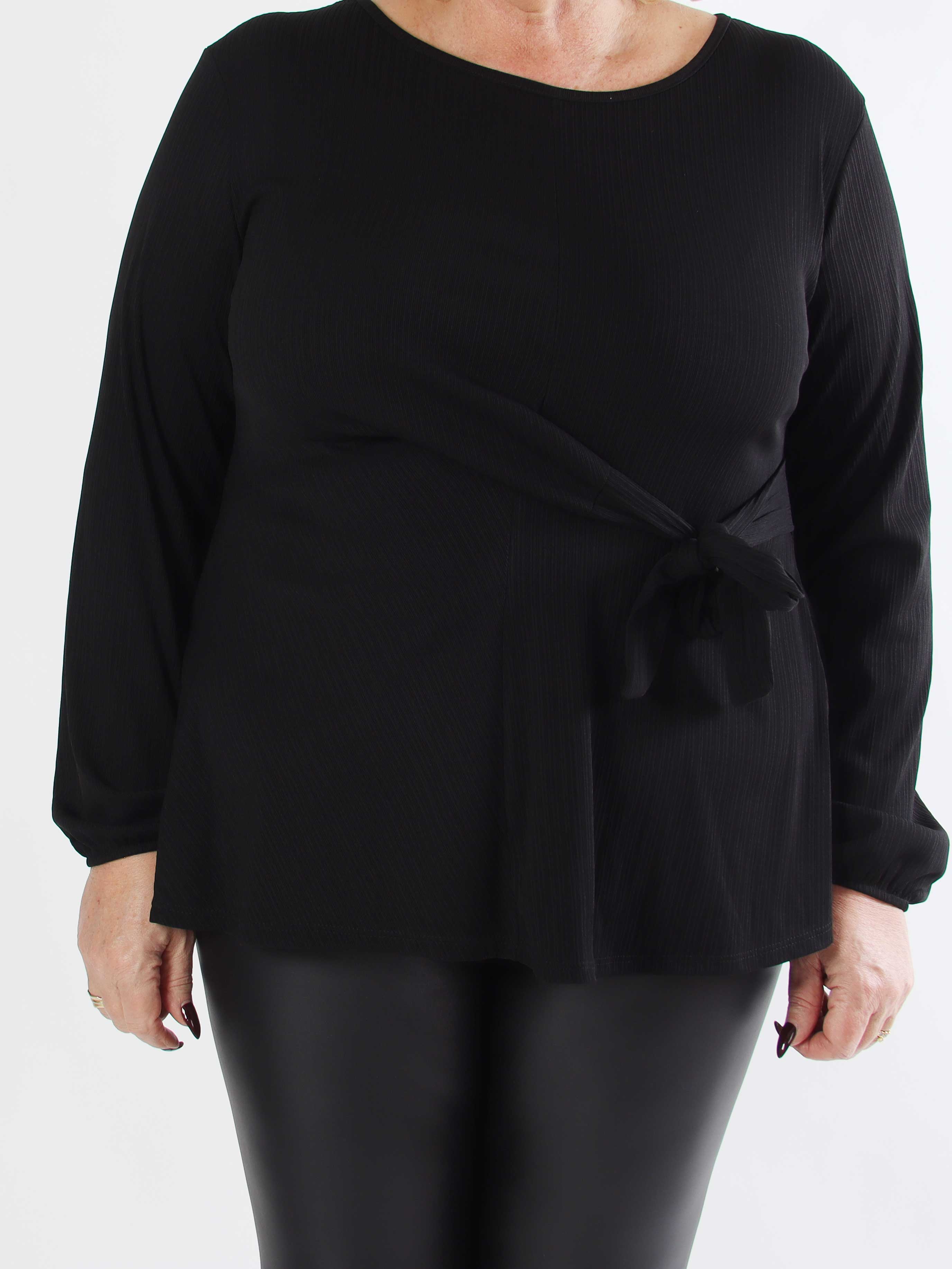 Katie - Sød langærmet plus size tunika med fin sløjfedetalje foran