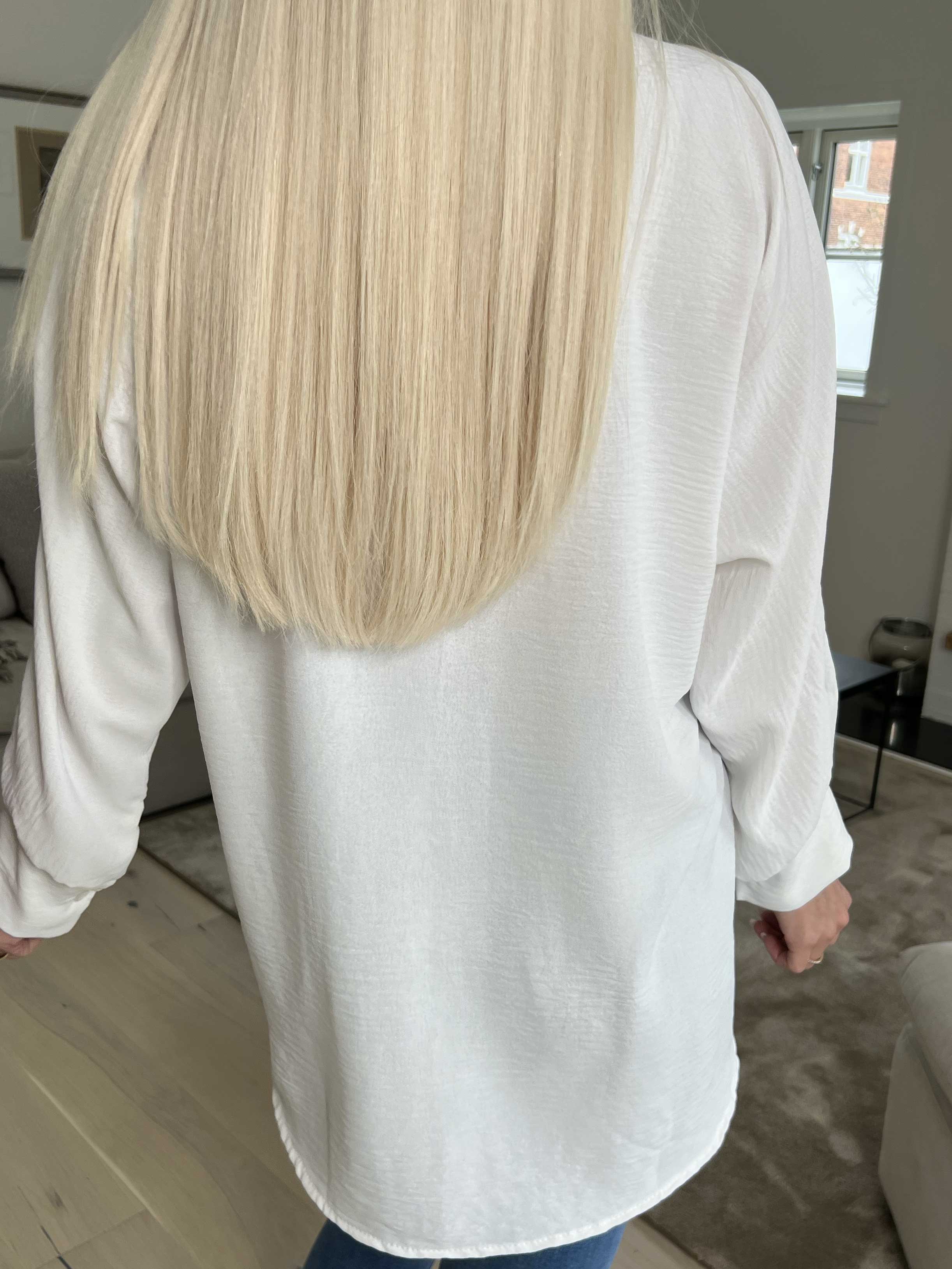 Katrin - Skjorta med fina färgade blommor på framsidan