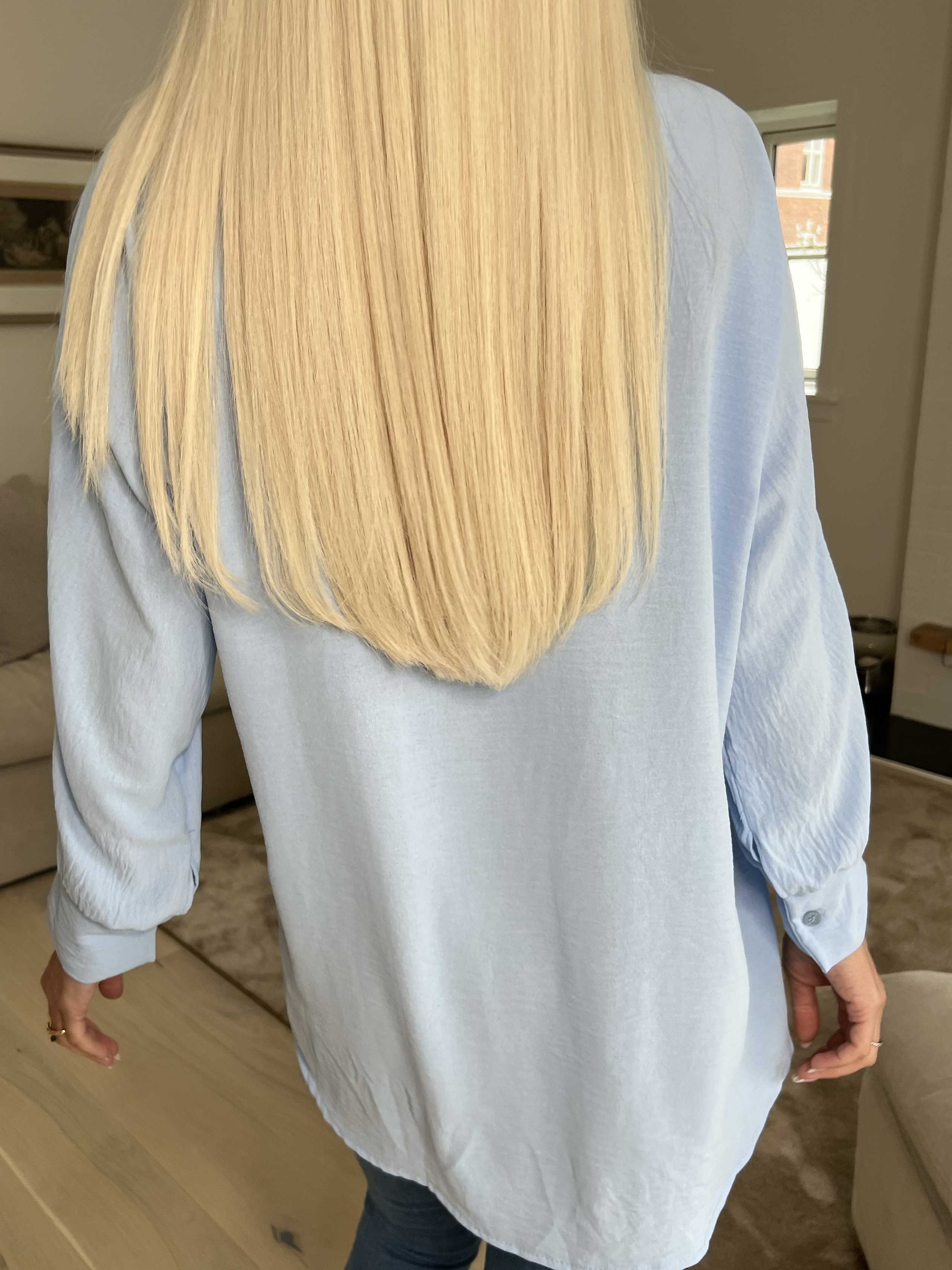 Katrin - Skjorta med fina färgade blommor på framsidan