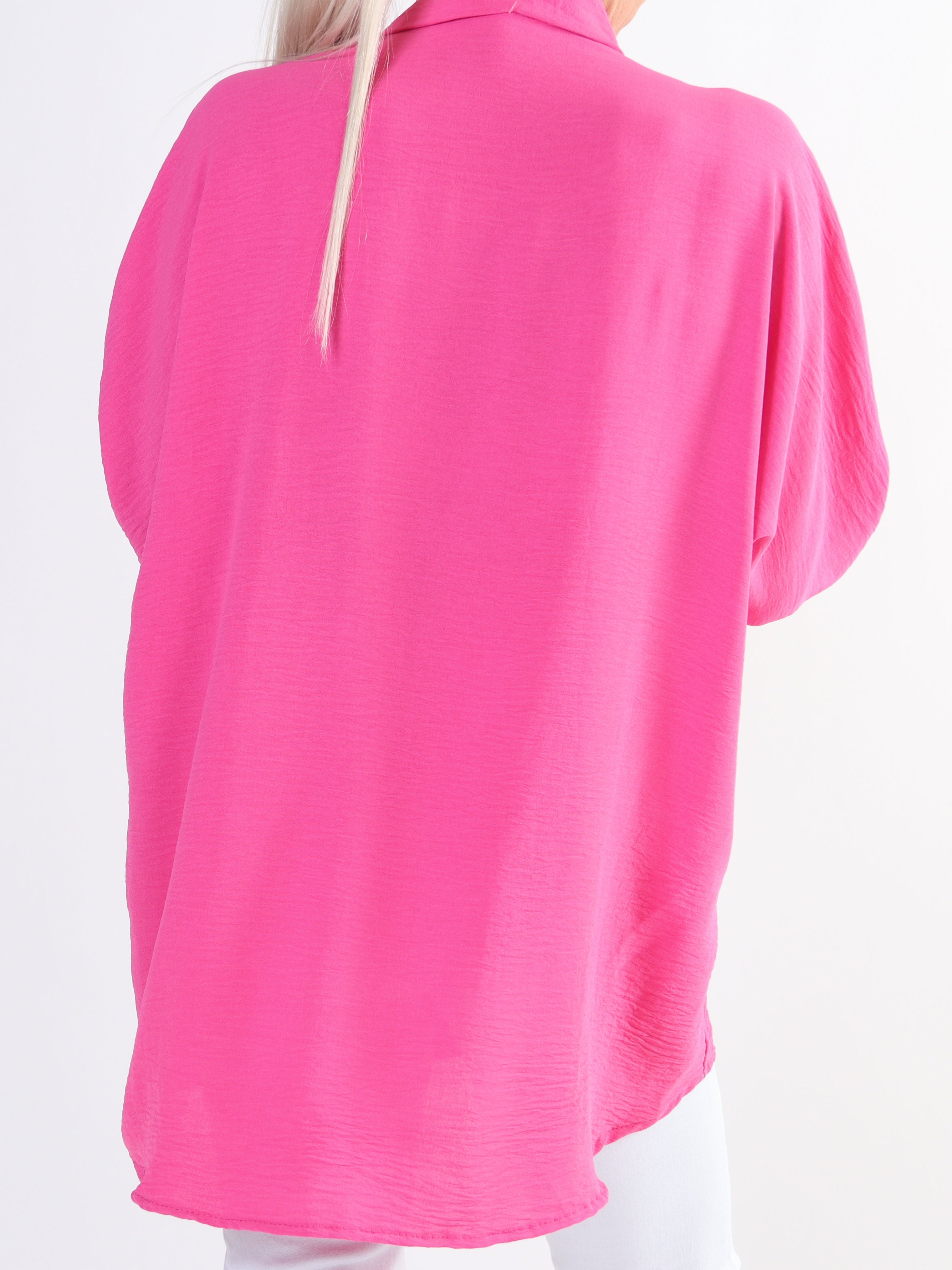 Katrin - Skjorta i plusstorlek med fina färgade blommor på framsidan