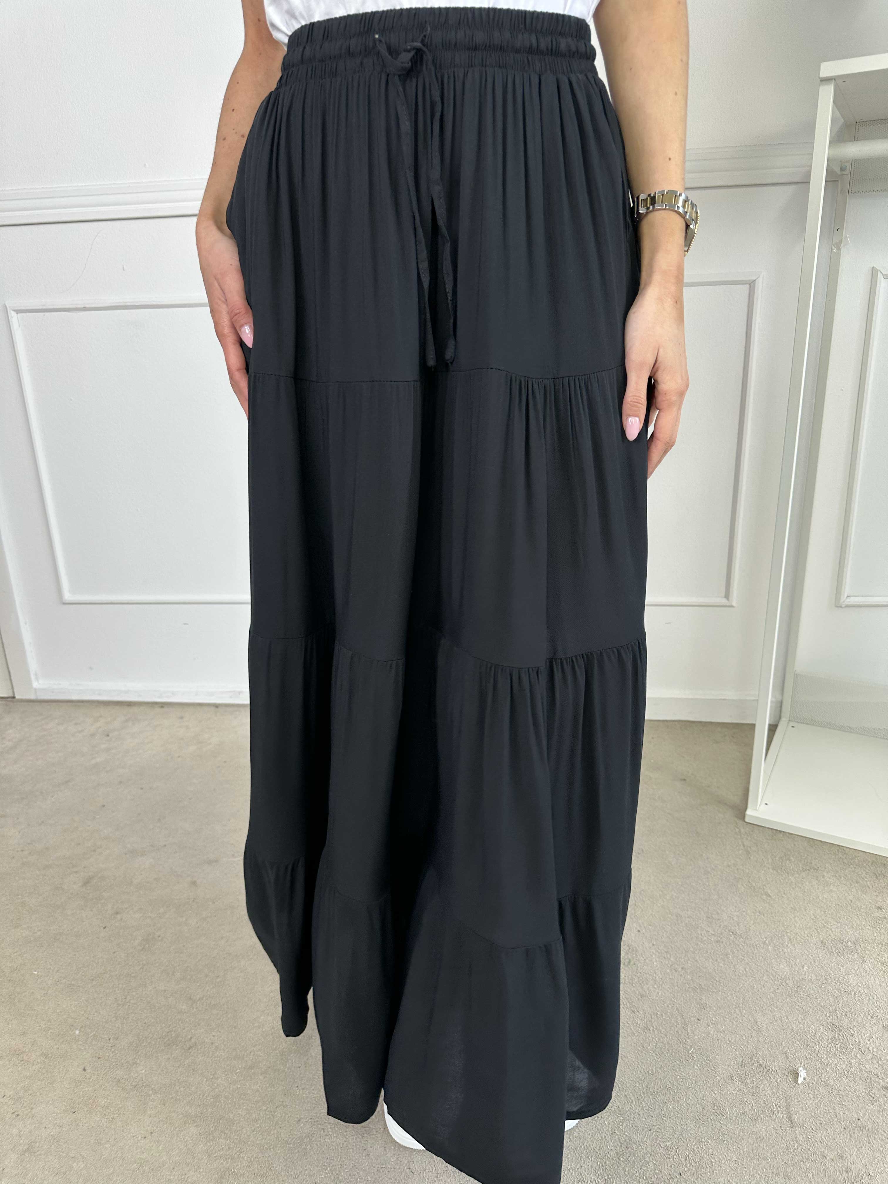 Kayla - Kjol i viskos med lager-på-lager-look