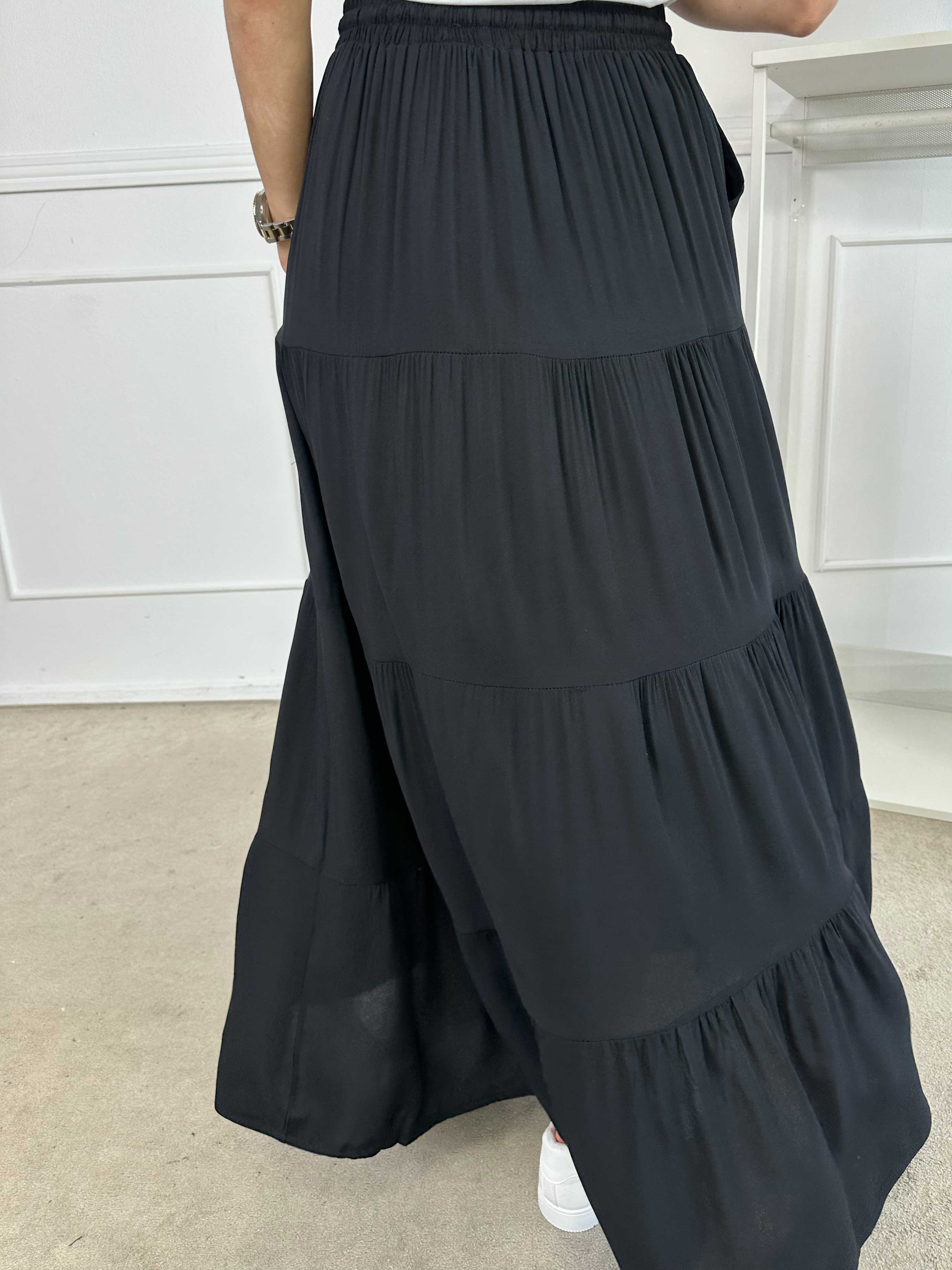 Kayla - Kjol i viskos med lager-på-lager-look