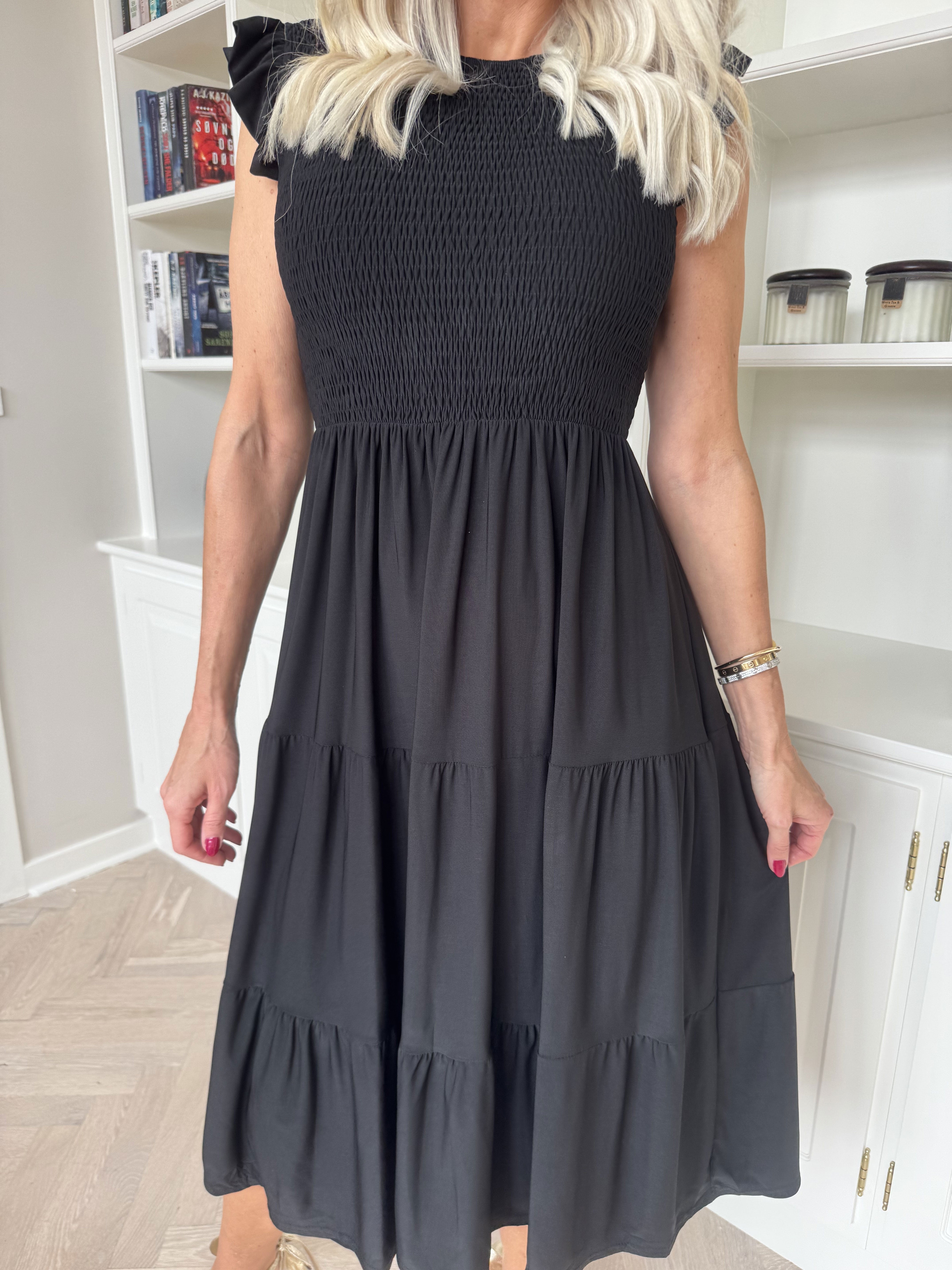 Kelly Sleeveless - Elastisk klänning med smockat bröst