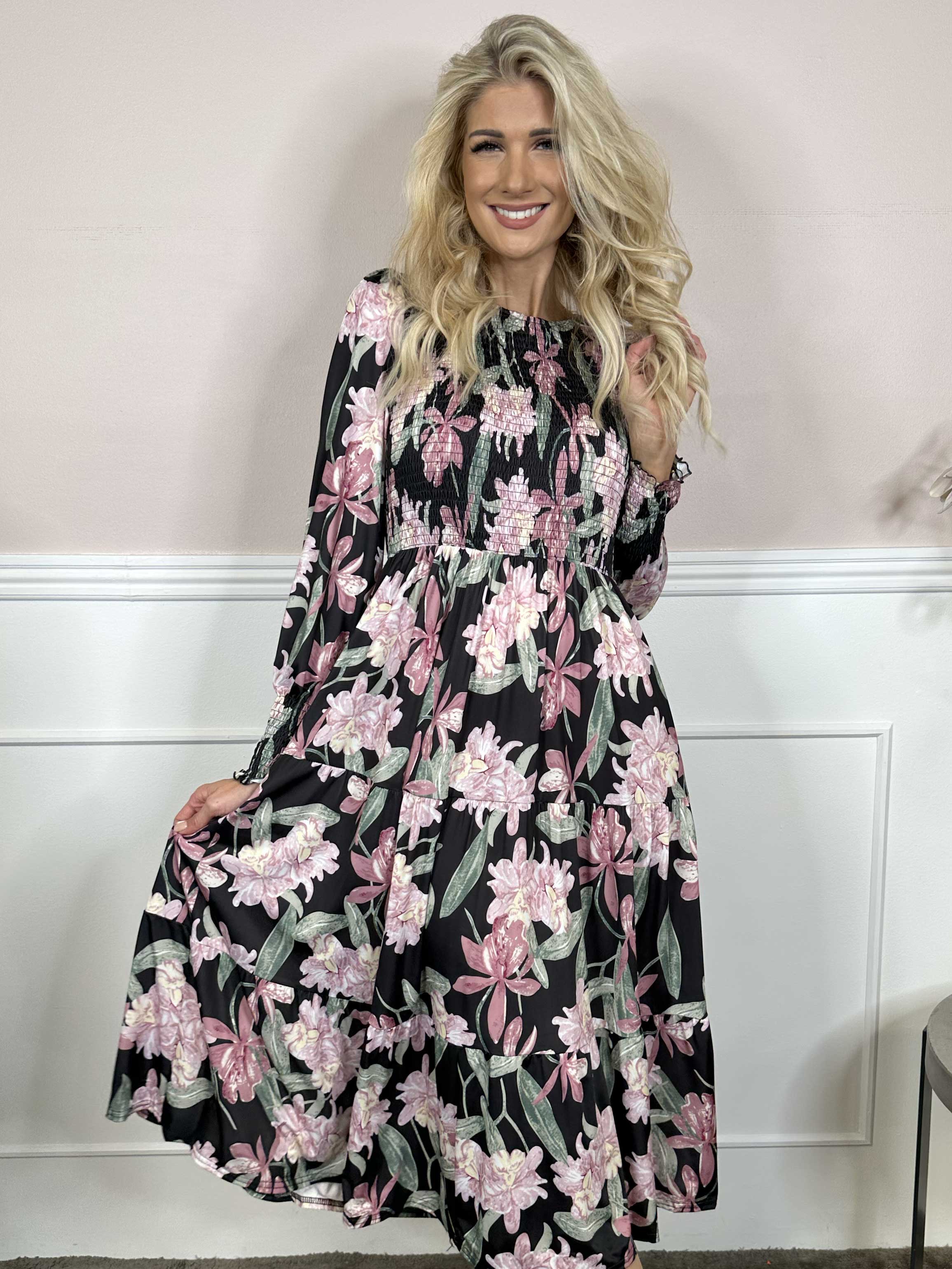 Kelly Flower Dress - Elastisk klänning med smock över bröstet