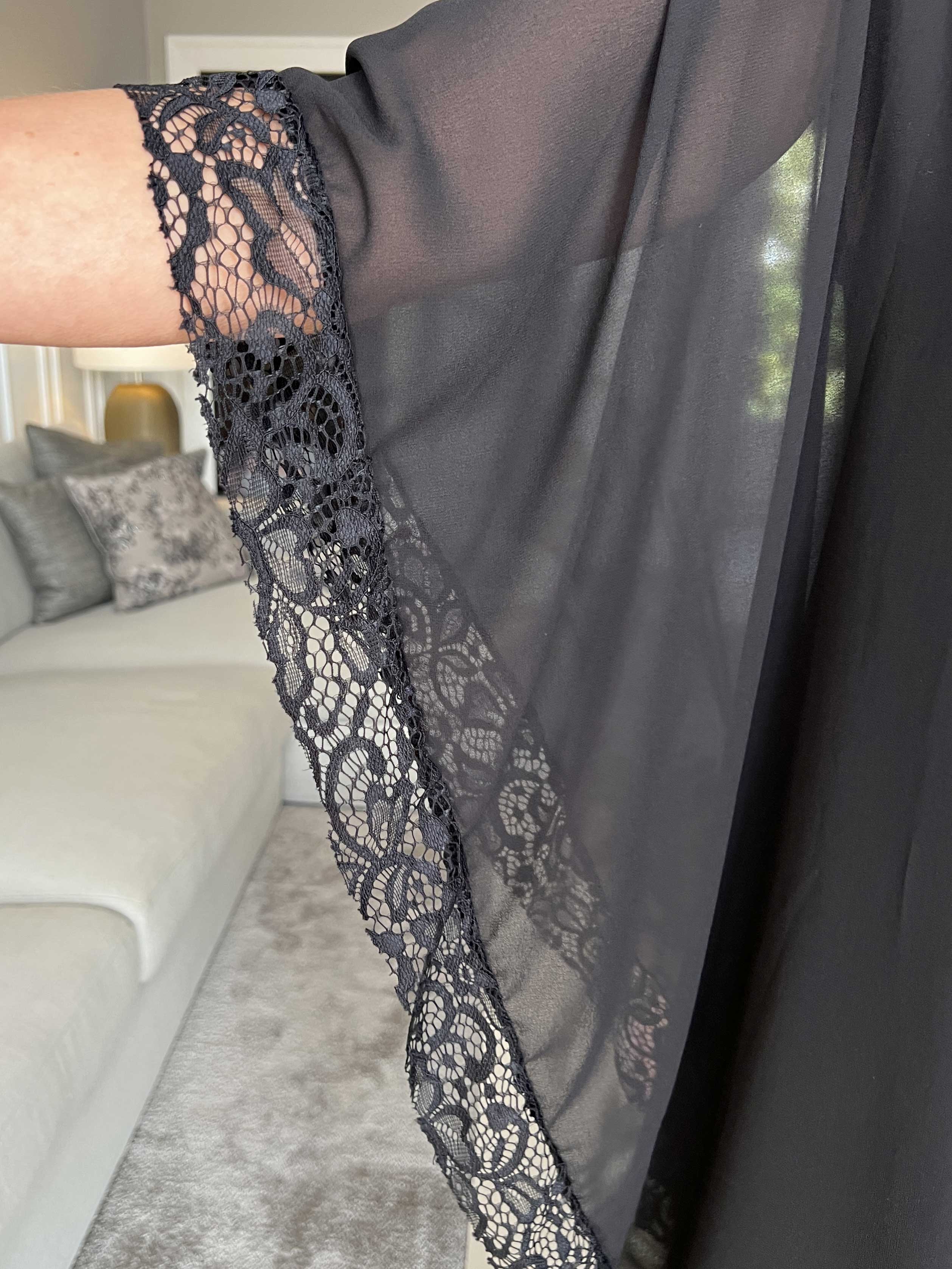 Kenya Edge - Tunikaklänning med chiffonglager och spetskant