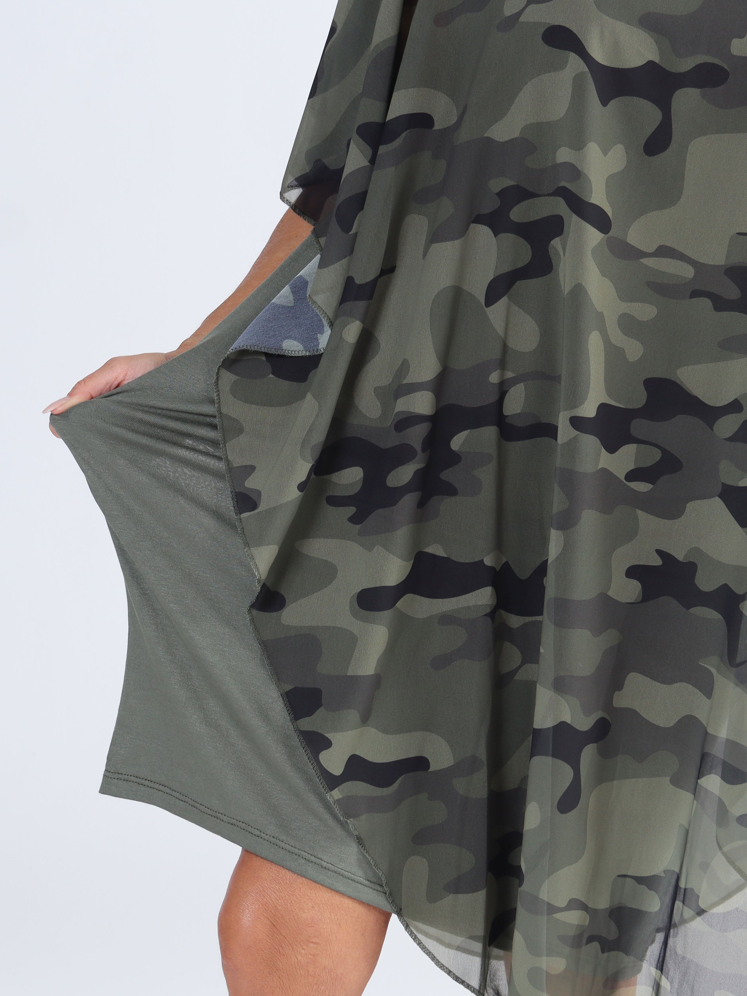 Kenya Camo - Plus size tunikaklänning med chiffonglager