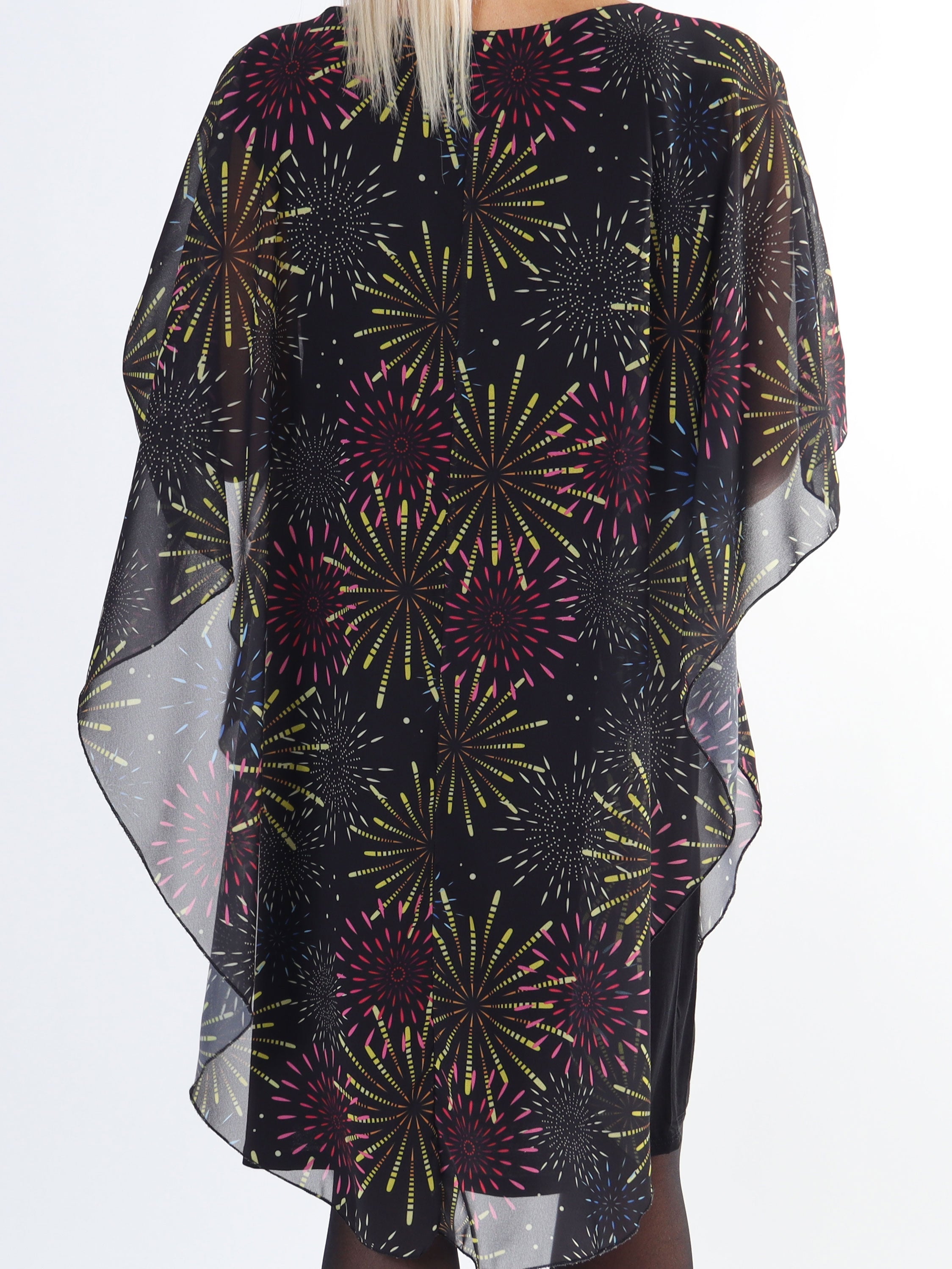 Kenya New Year - Plus size tunikaklänning med chiffonglager med fyrverkerier