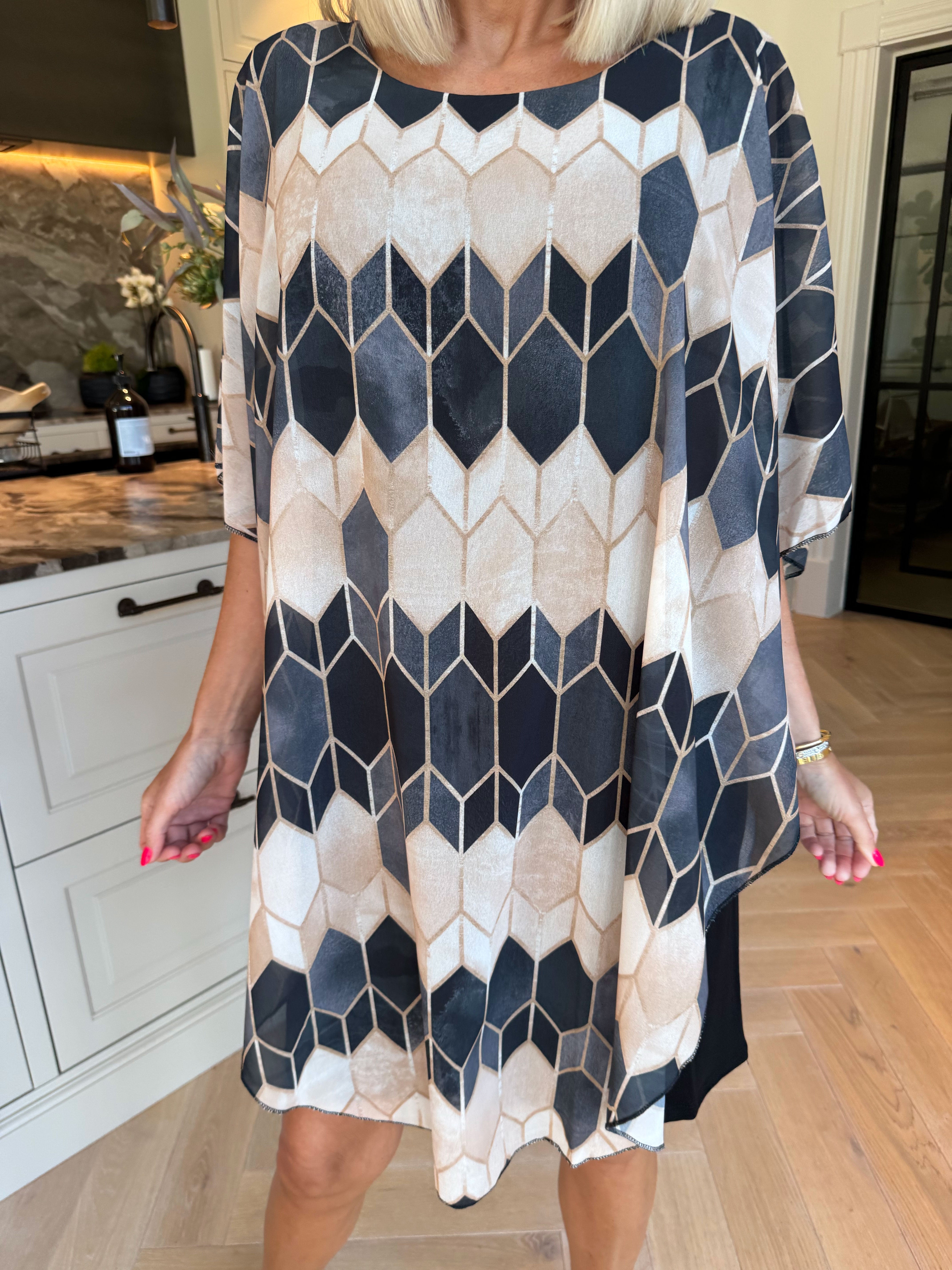 Kenya Pattern - Kjole med et let mønstret chiffonstykke