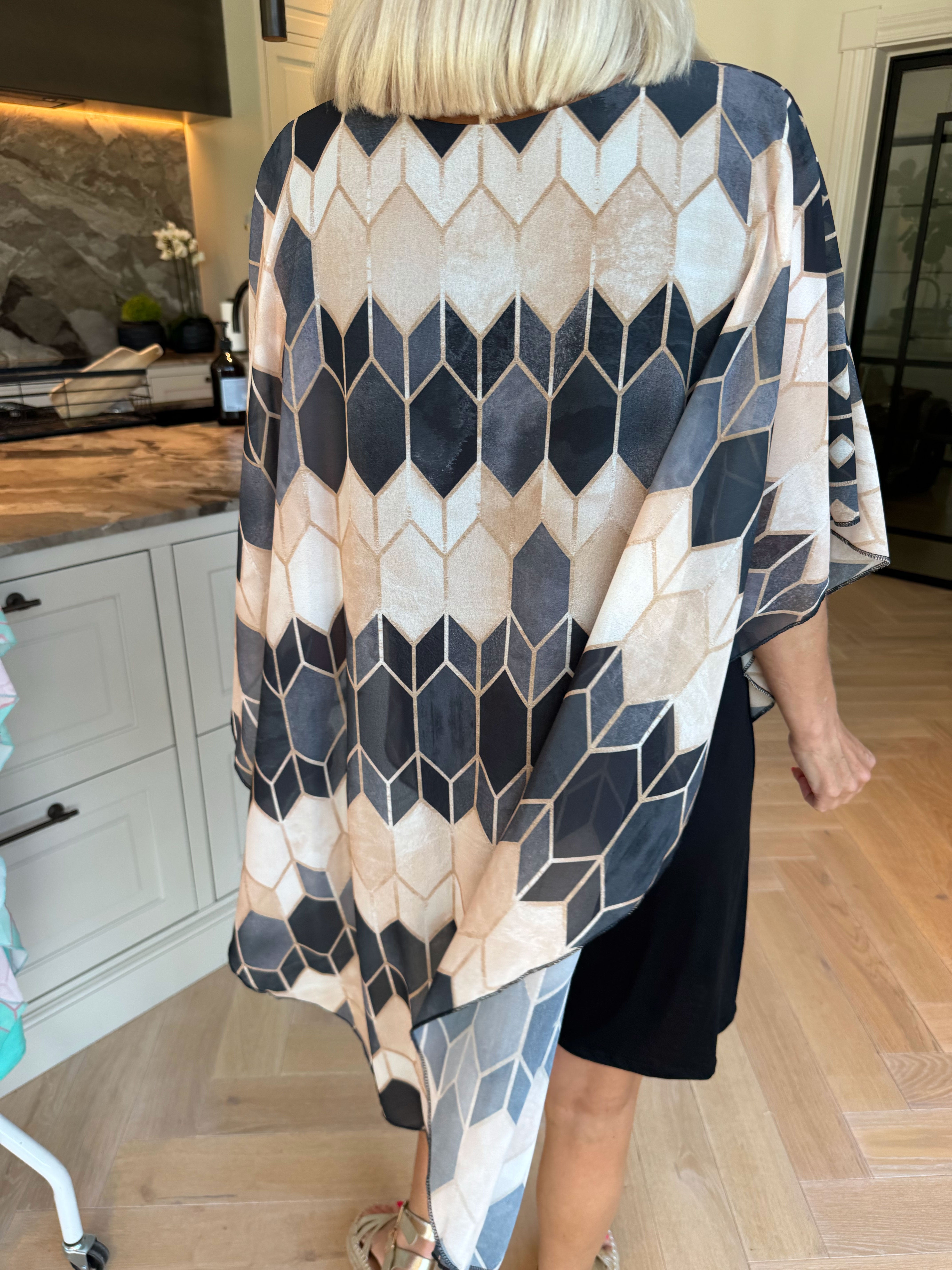Kenya Pattern - Kjole med et let mønstret chiffonstykke