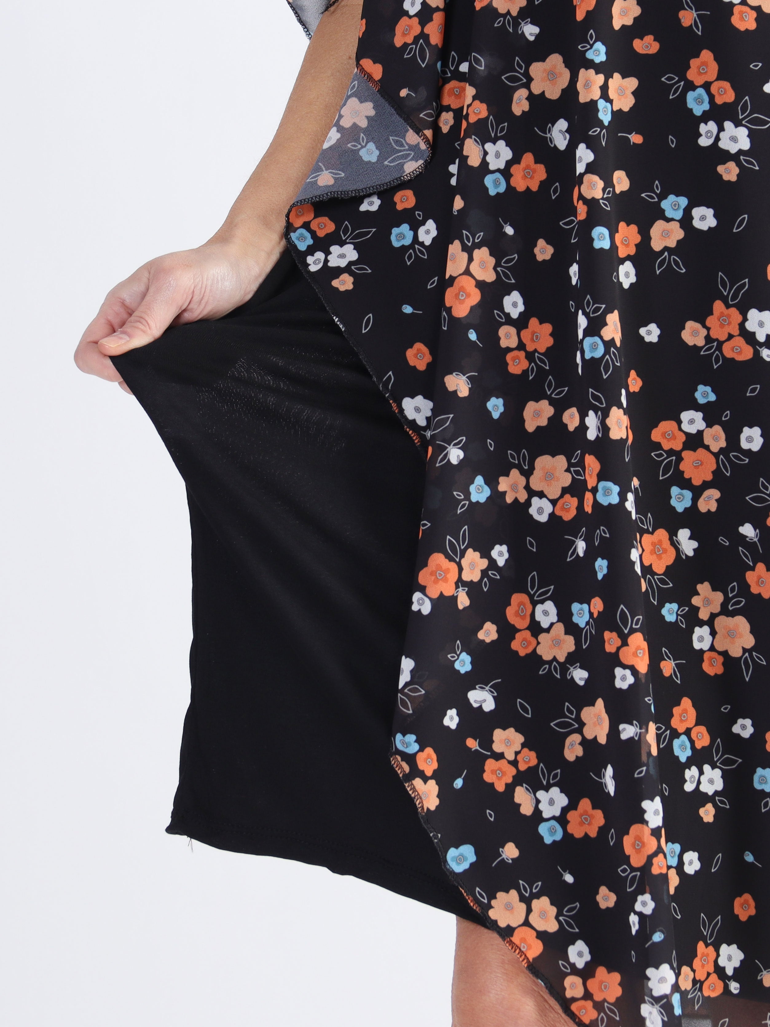 Kenya Small Flower - Tunikaklänning i plus size med blommigt chiffonglager