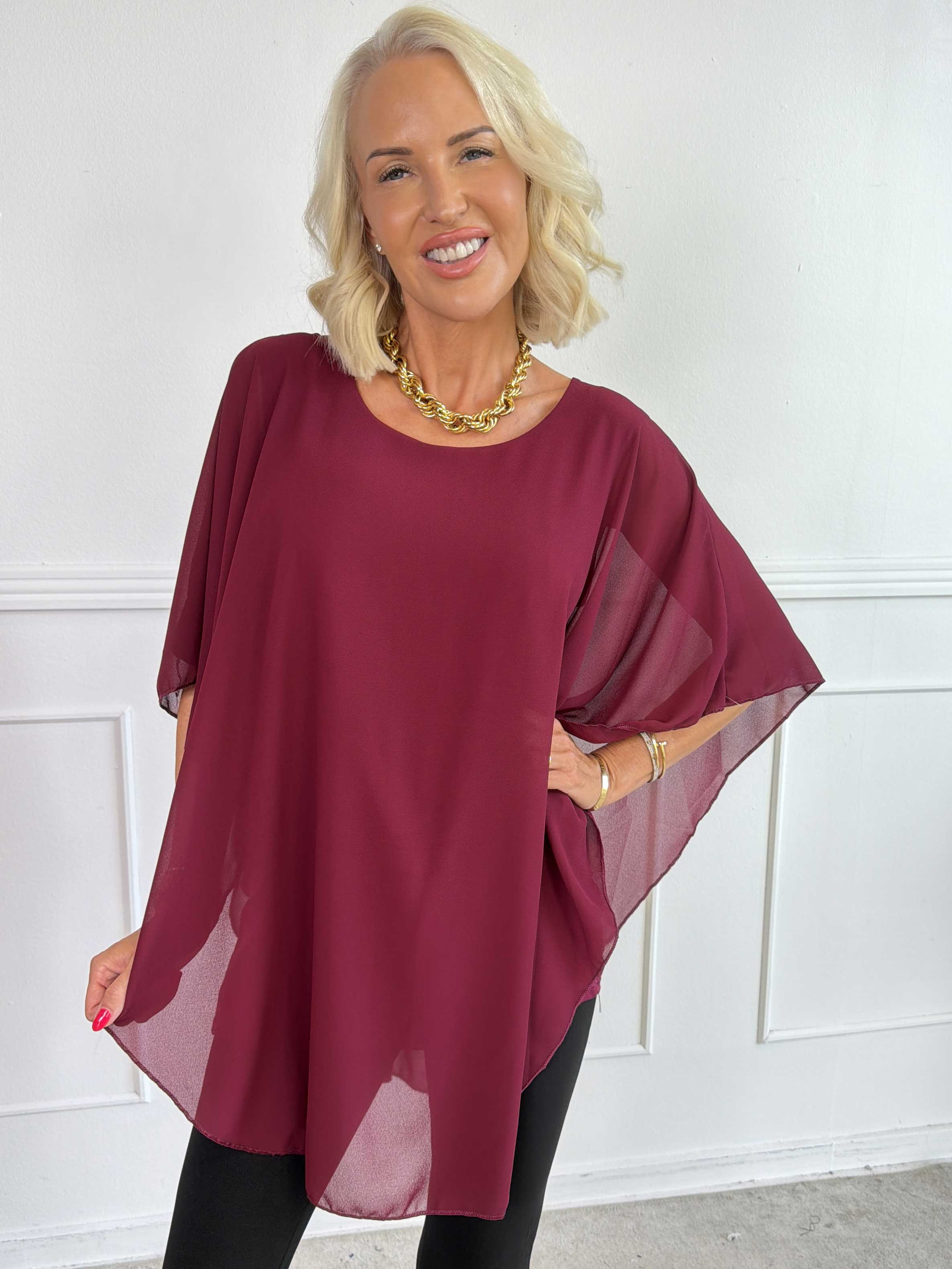 Kenya Shirt - Elegant bluse med let chiffonlag og rund udskæring
