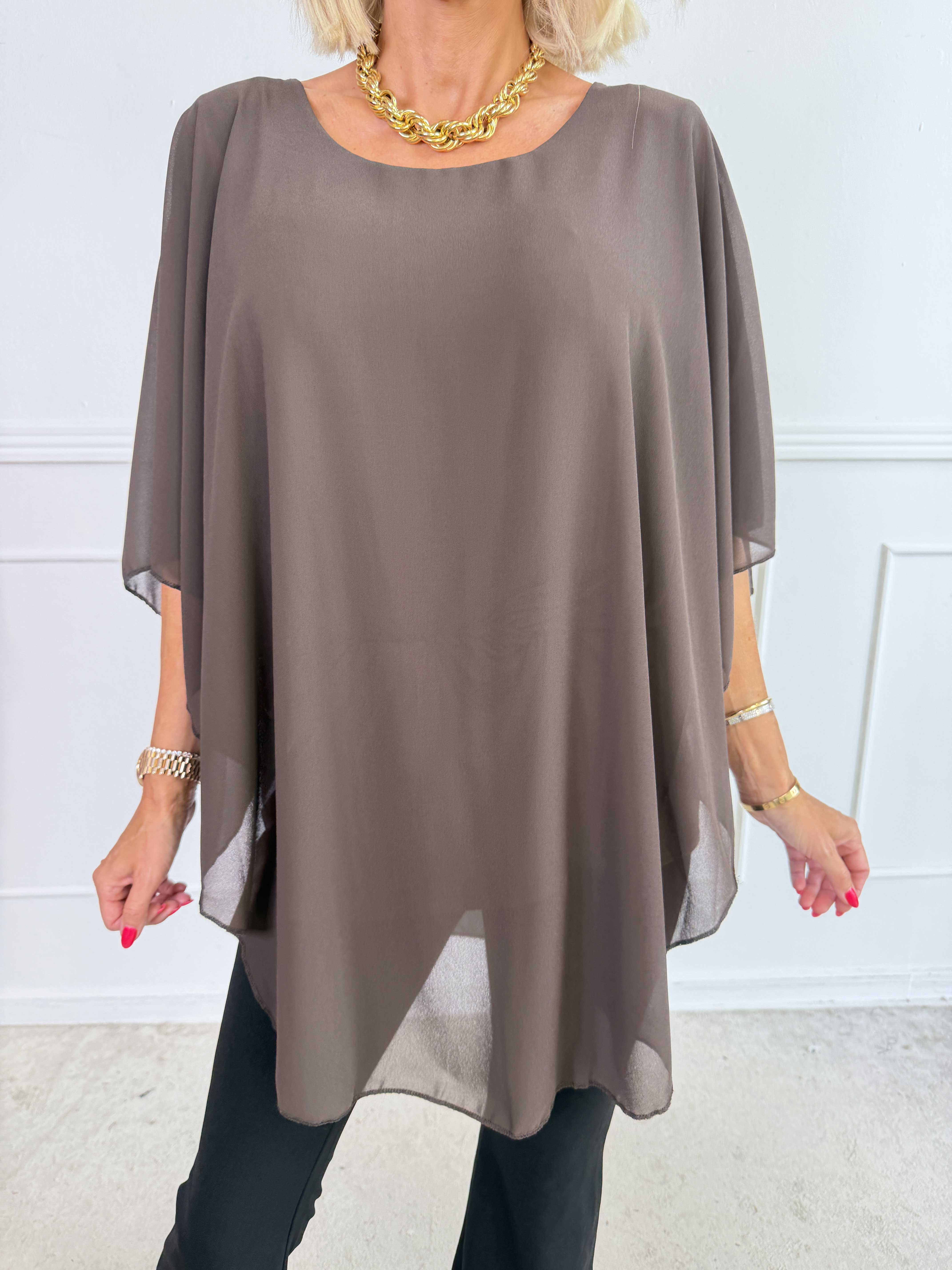 Kenya Shirt - Elegant bluse med let chiffonlag og rund udskæring