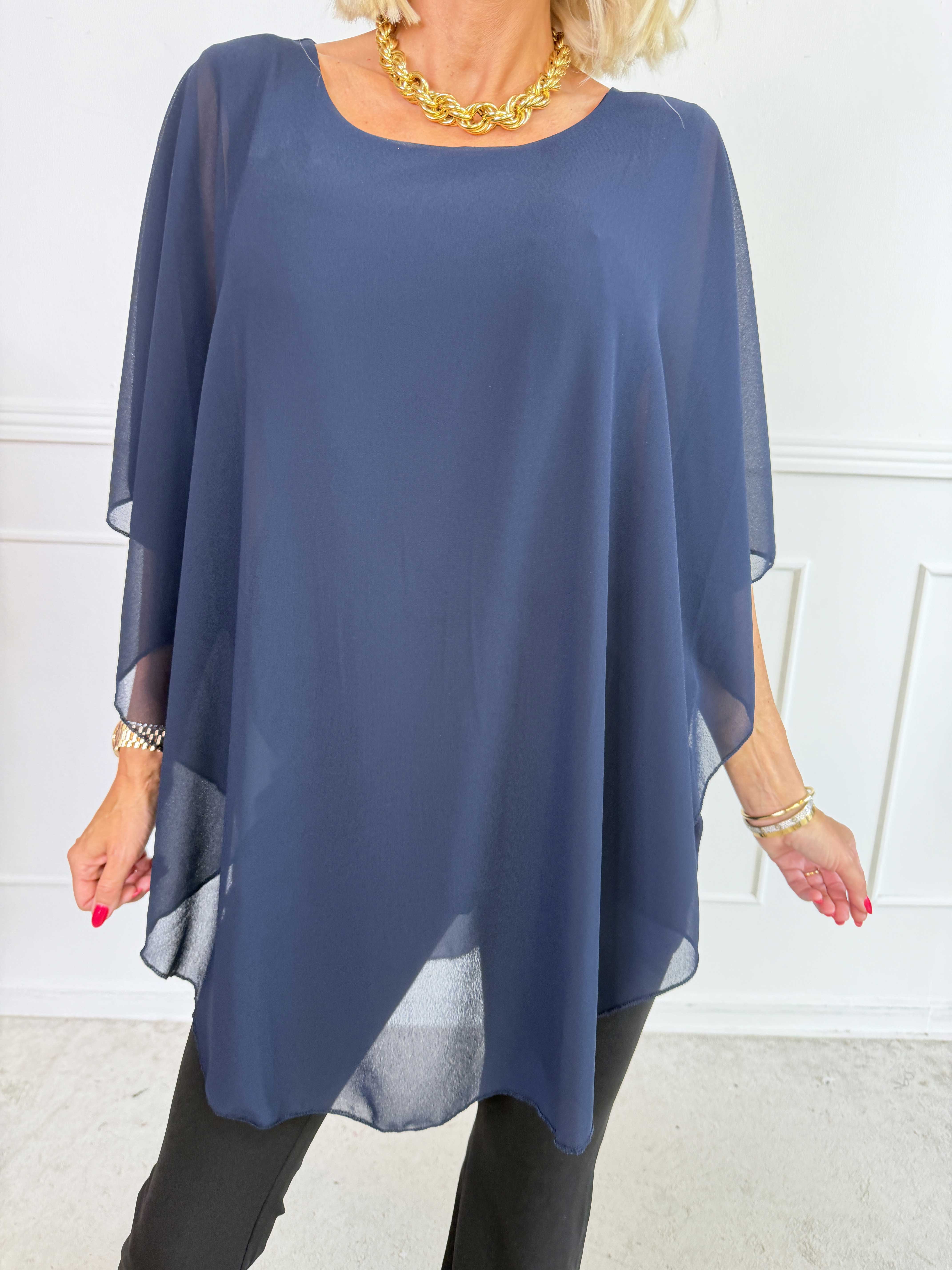 Kenya Shirt - Elegant bluse med let chiffonlag og rund udskæring