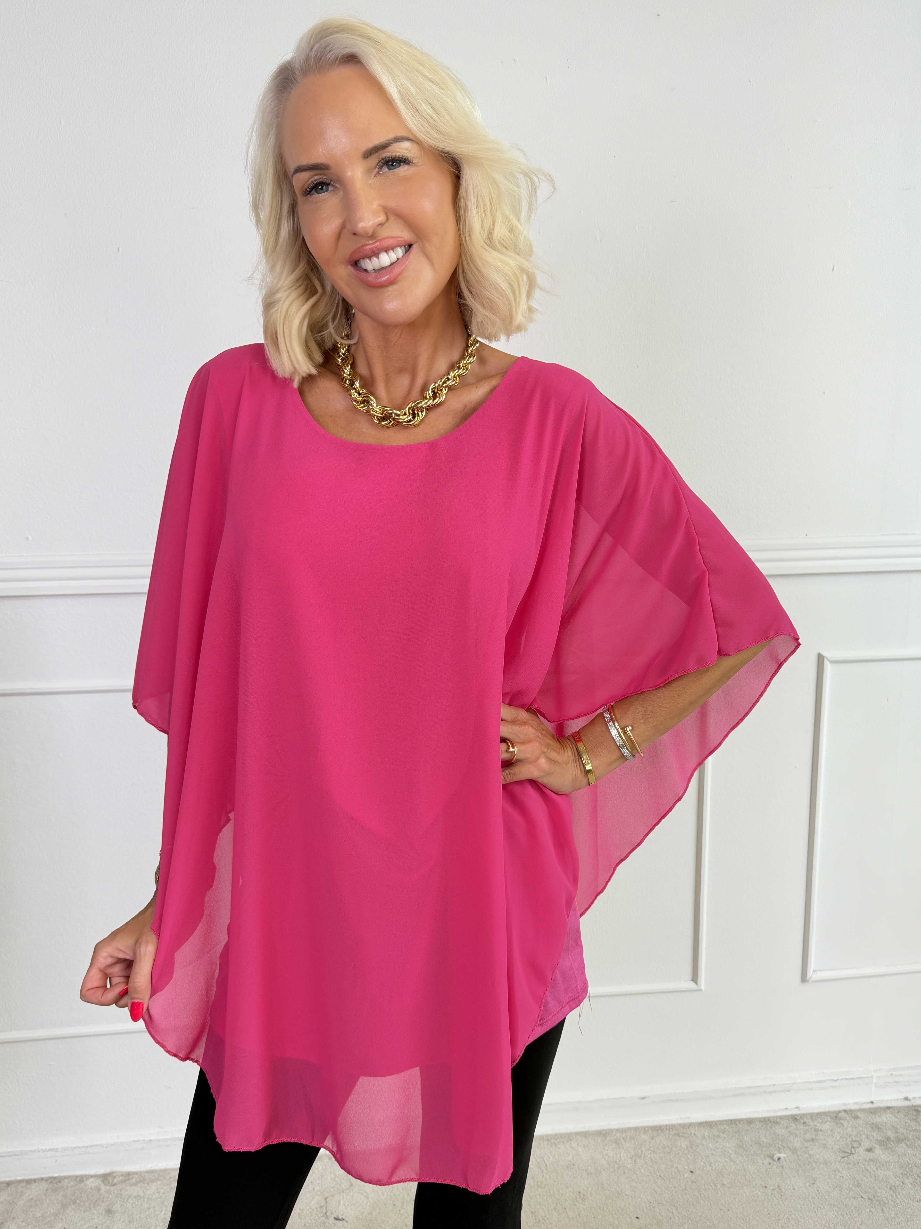 Kenya Shirt - Elegant bluse med let chiffonlag og rund udskæring