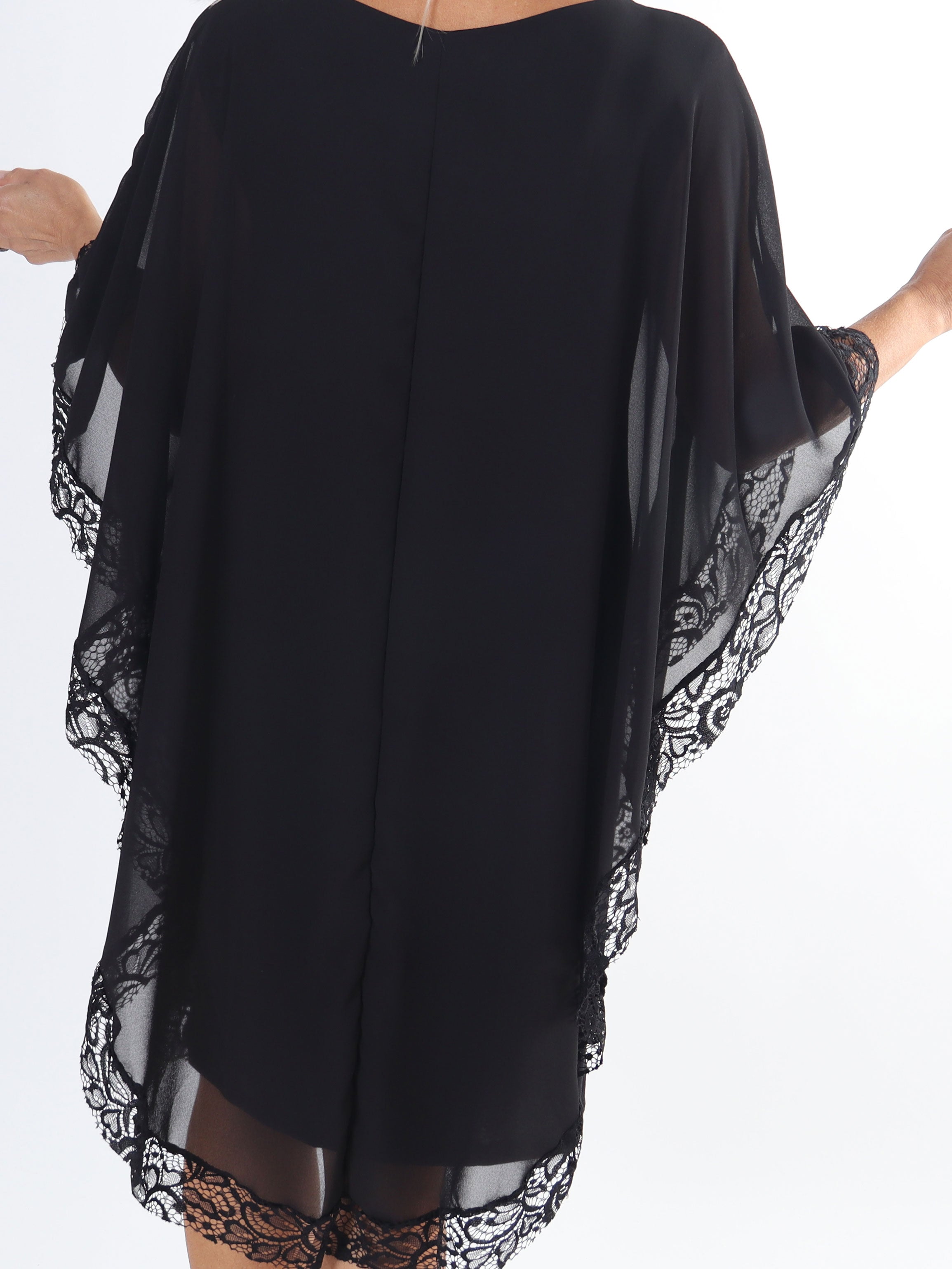 Kenya Edge - Plus size tunikaklänning med chiffonglager och spetskant