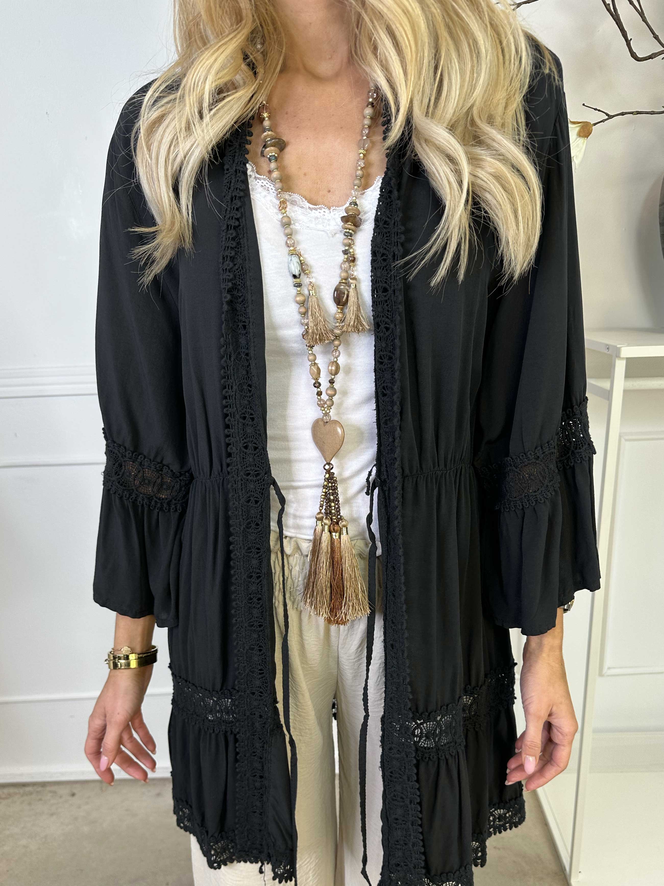 Kiki - Söt kimono med fin spets