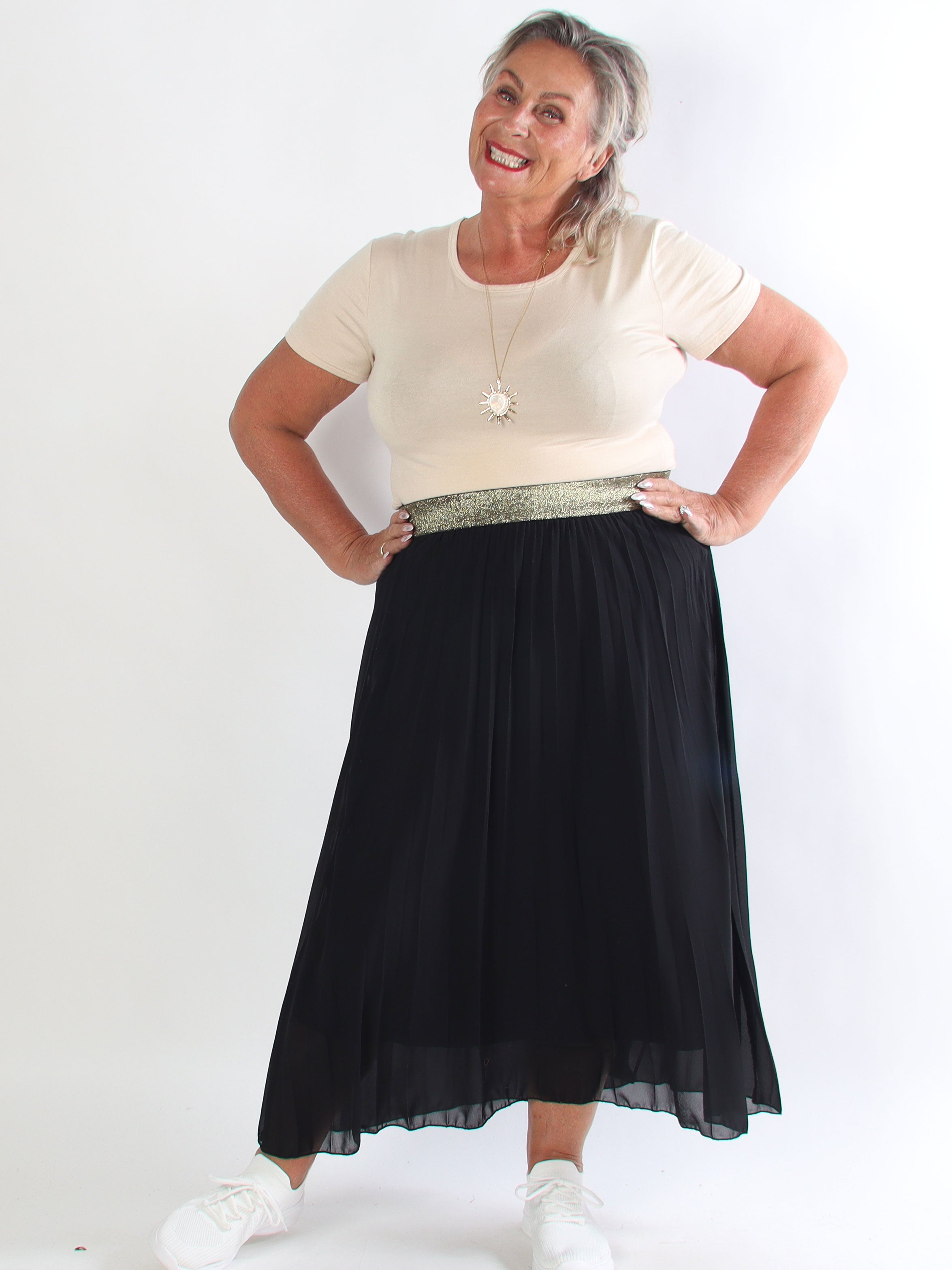Kirila - Plisseret plus size nederdel i let chiffon med gylden elastikkant