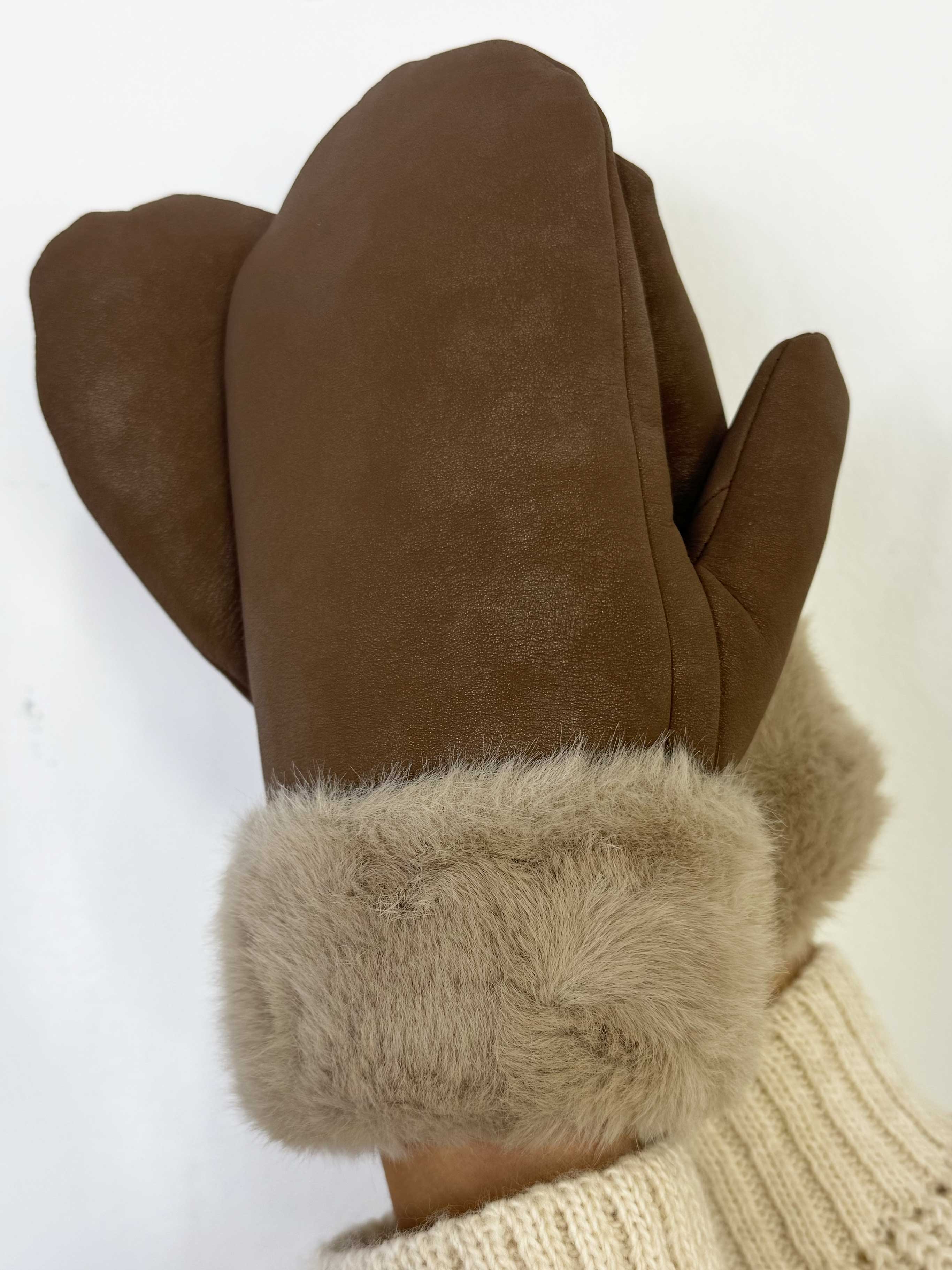 Kjellrun - Bløde luffer i ruskindslook med fake fur