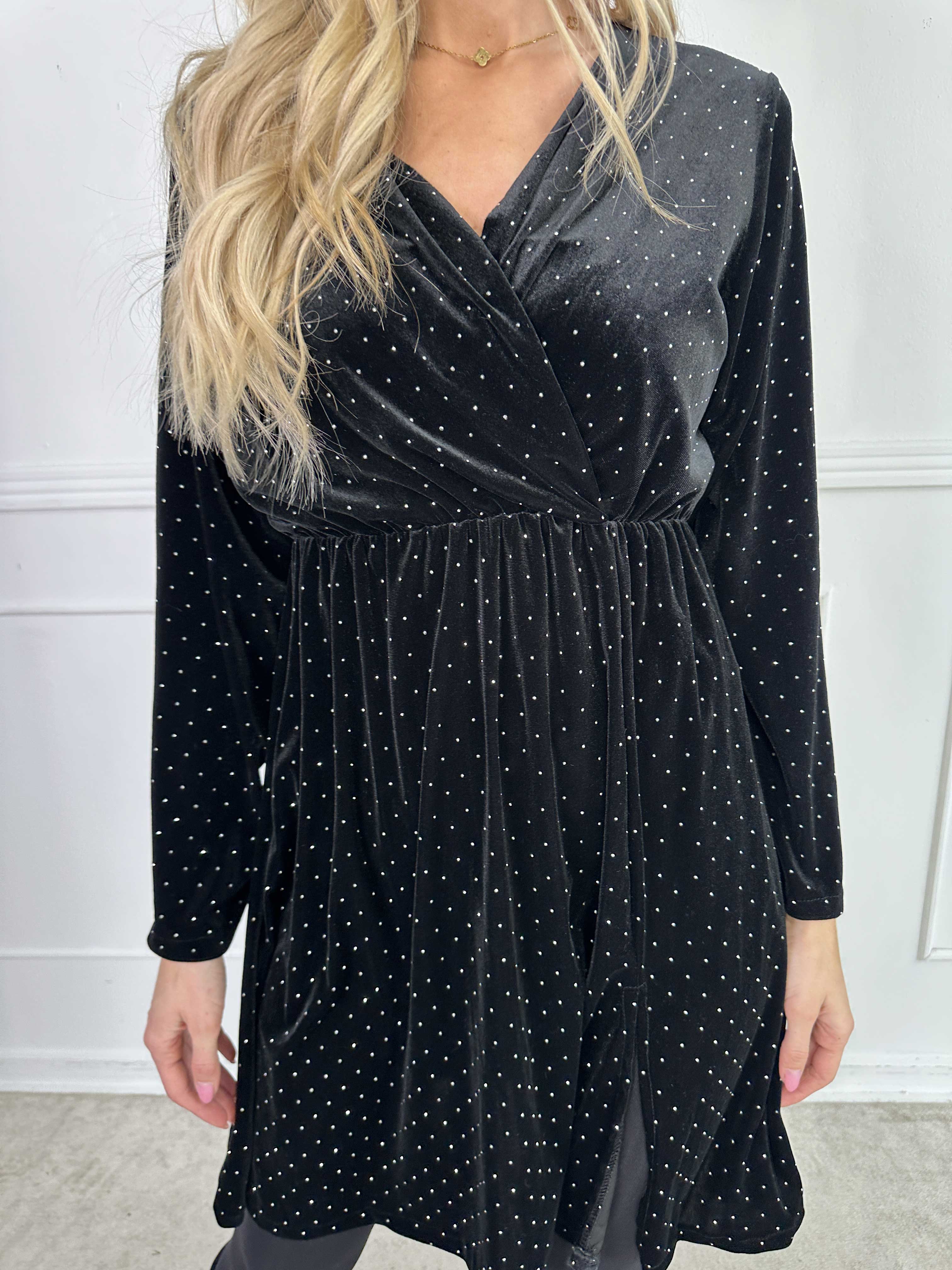 Kristil - Velourkjole med slå-om look og similisten