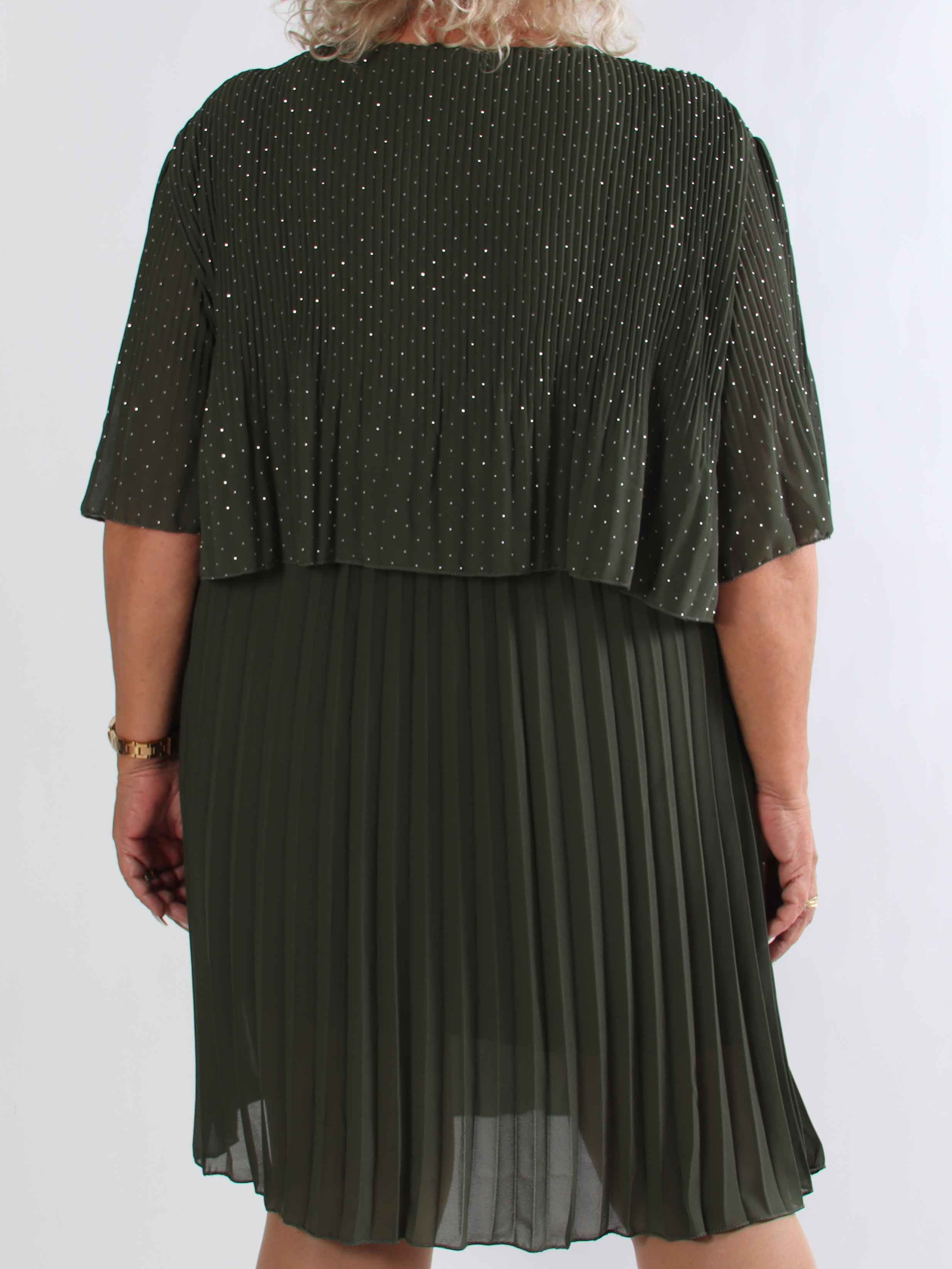 Kristina Crystal - Plisserad plus size klänning med strass och volanglager