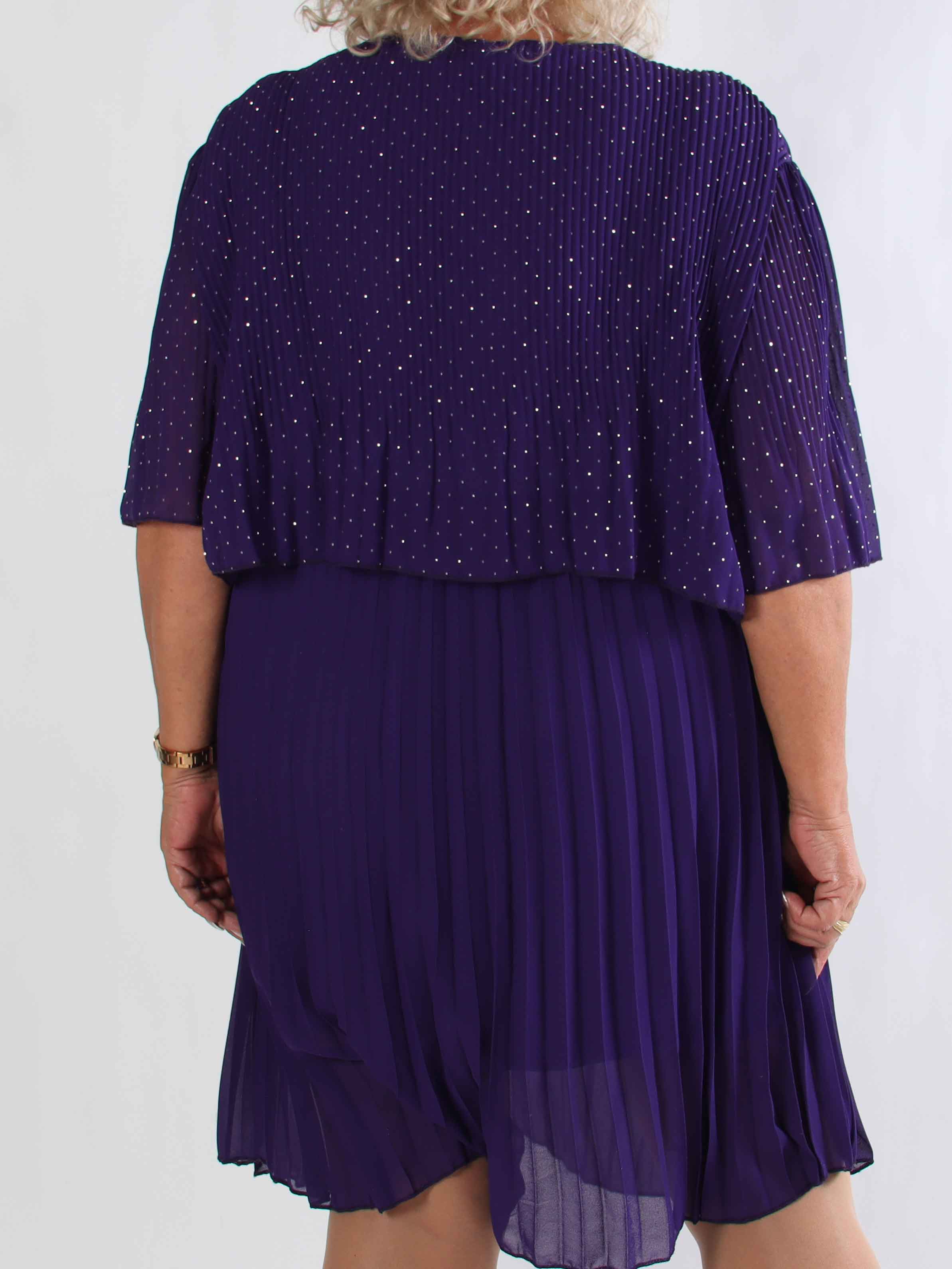 Kristina Crystal - Plisserad plus size klänning med strass och volanglager