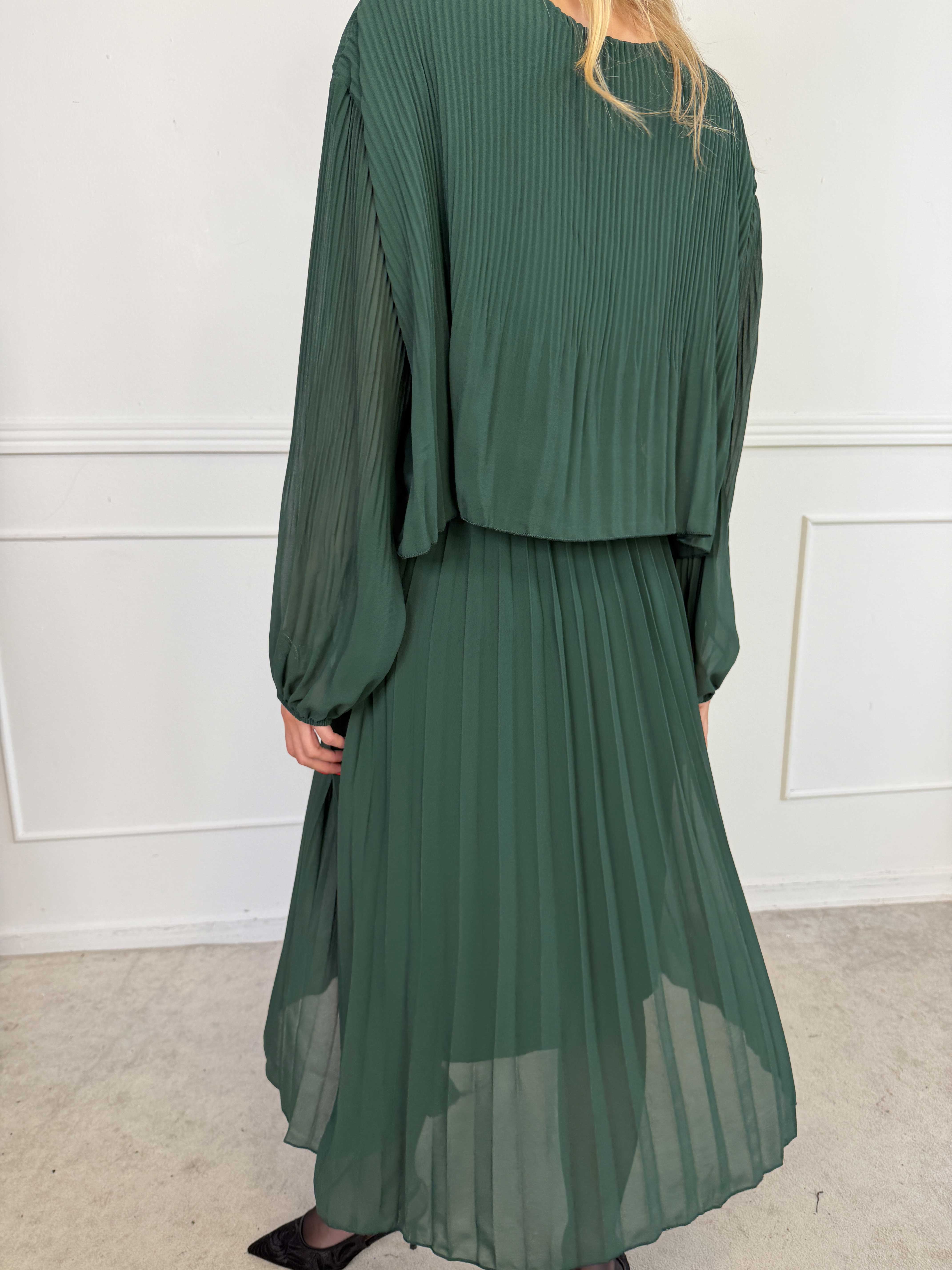 Kristina Long - Langærmet kjole med plisseringer i to lag