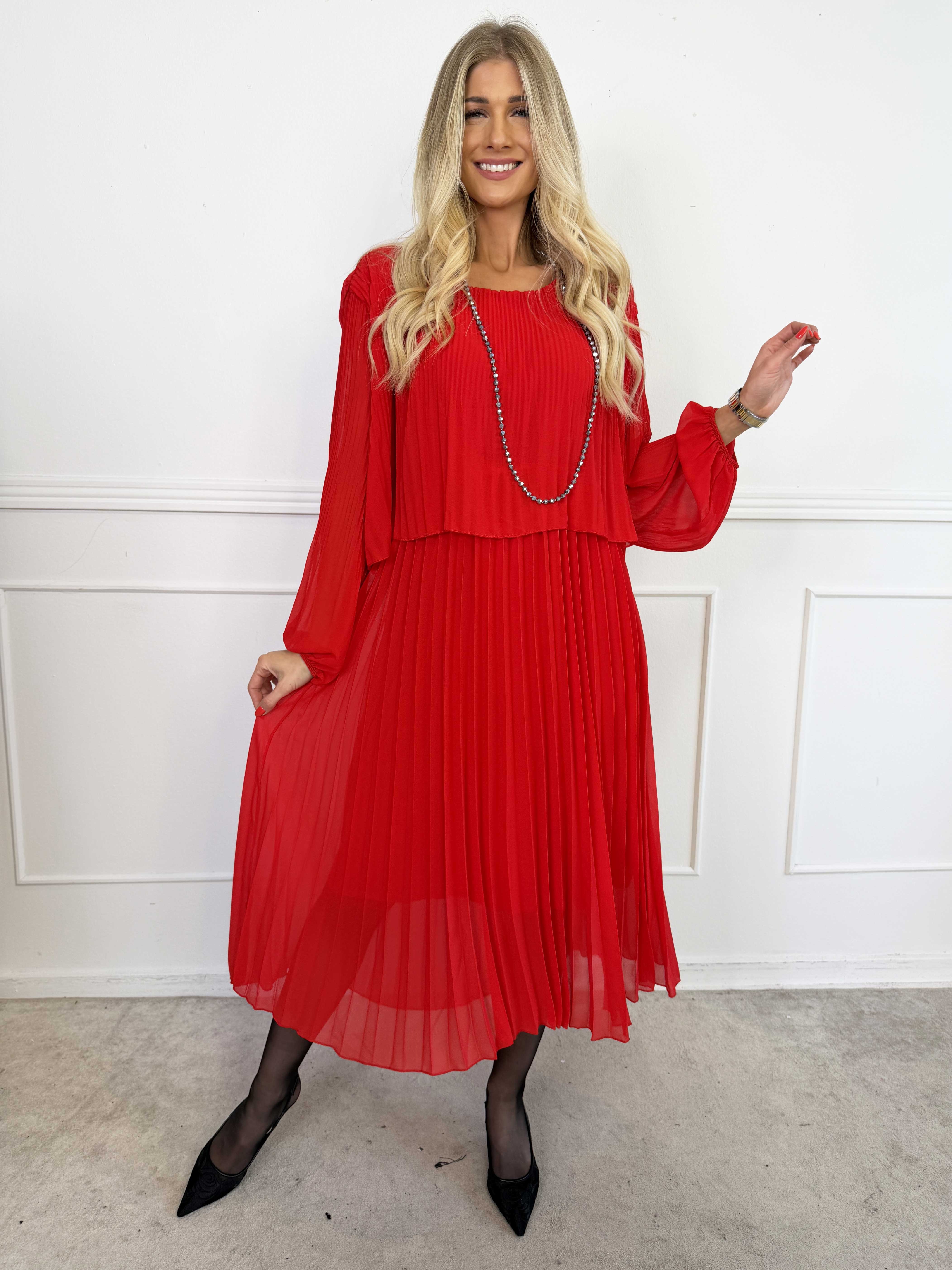 Kristina Long - Langærmet plus size kjole med plisseringer