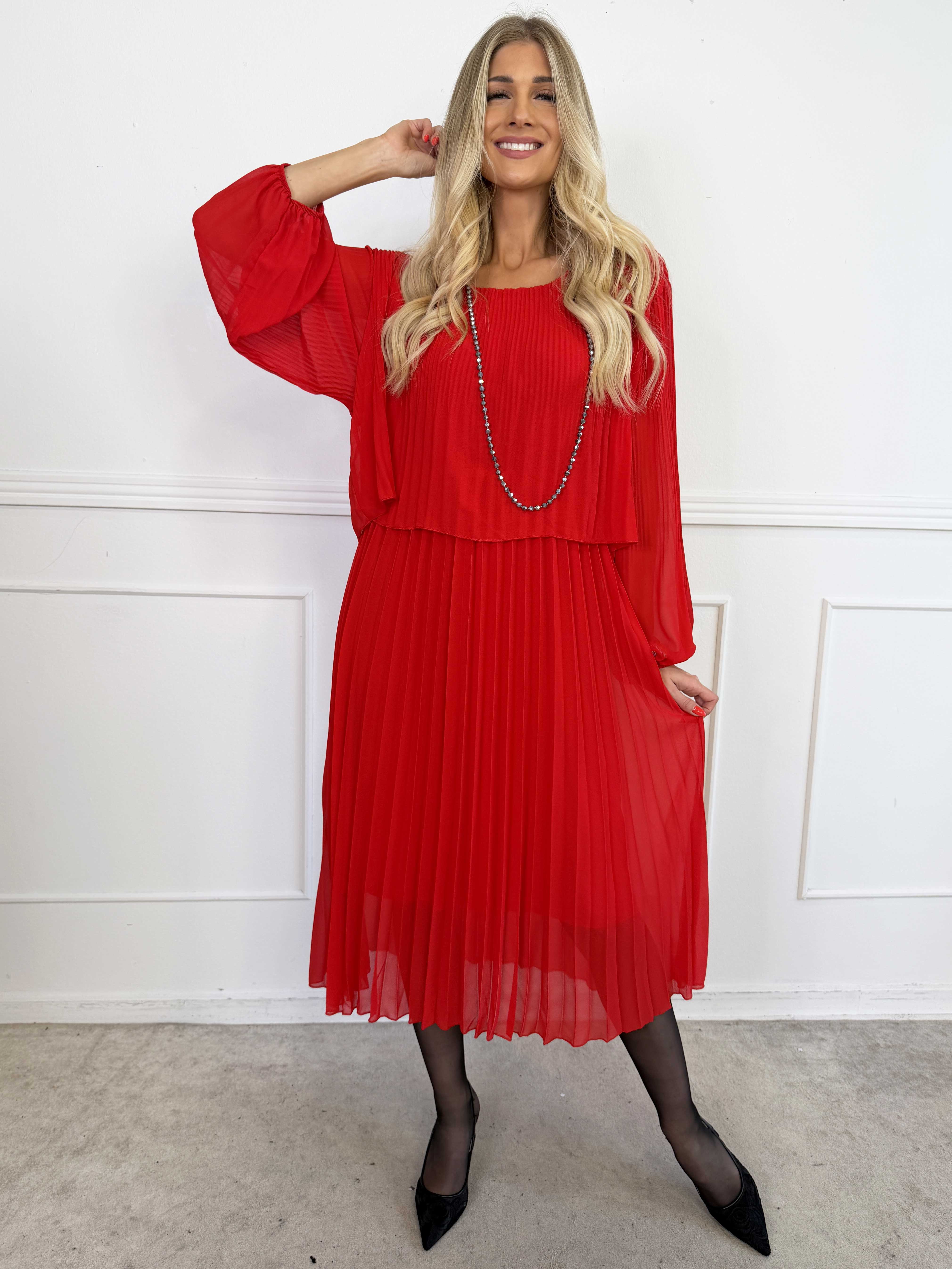 Kristina Long - Langærmet plus size kjole med plisseringer