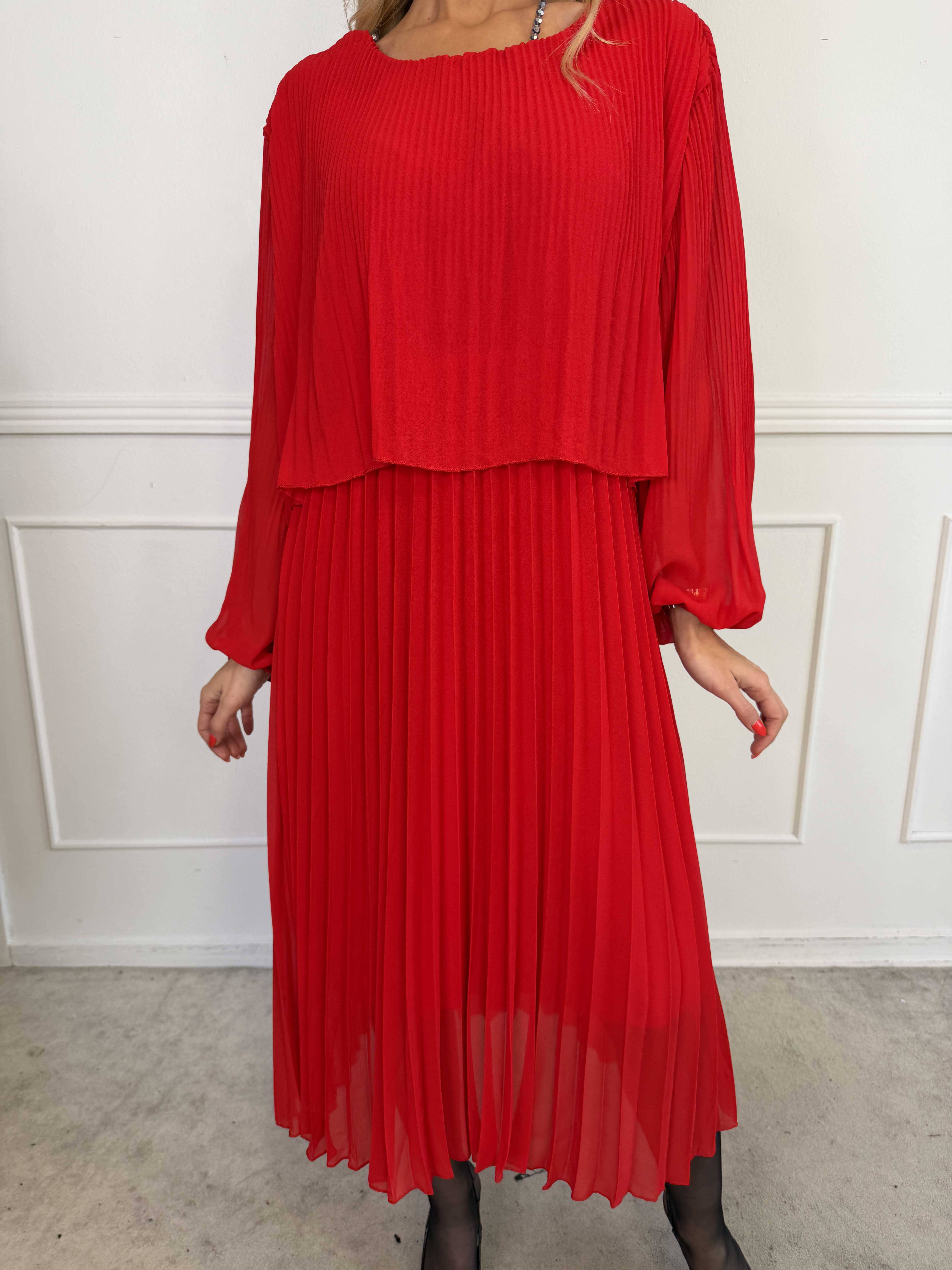 Kristina Long - Langærmet plus size kjole med plisseringer